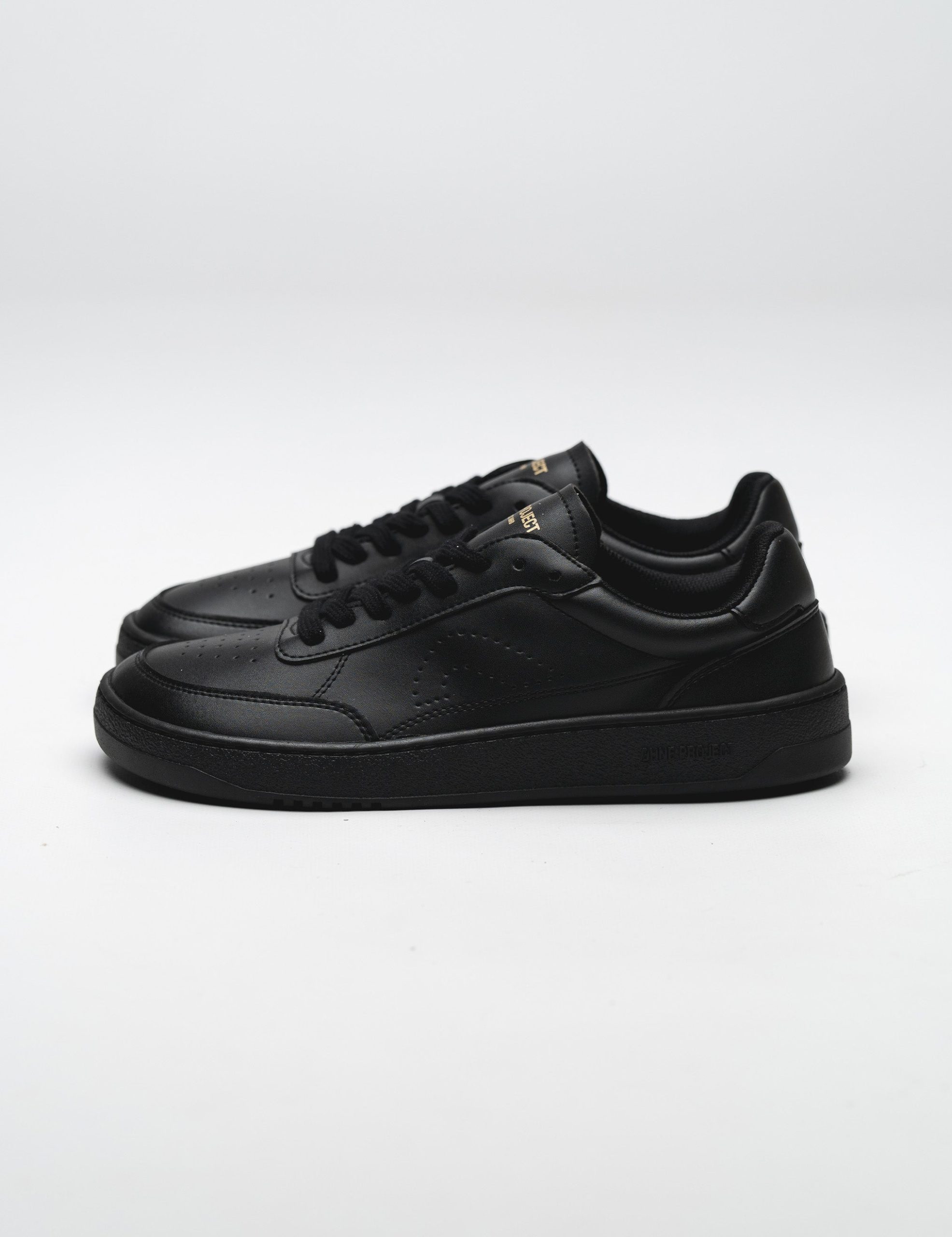 SNEAKER 060 – ALL BLACK
