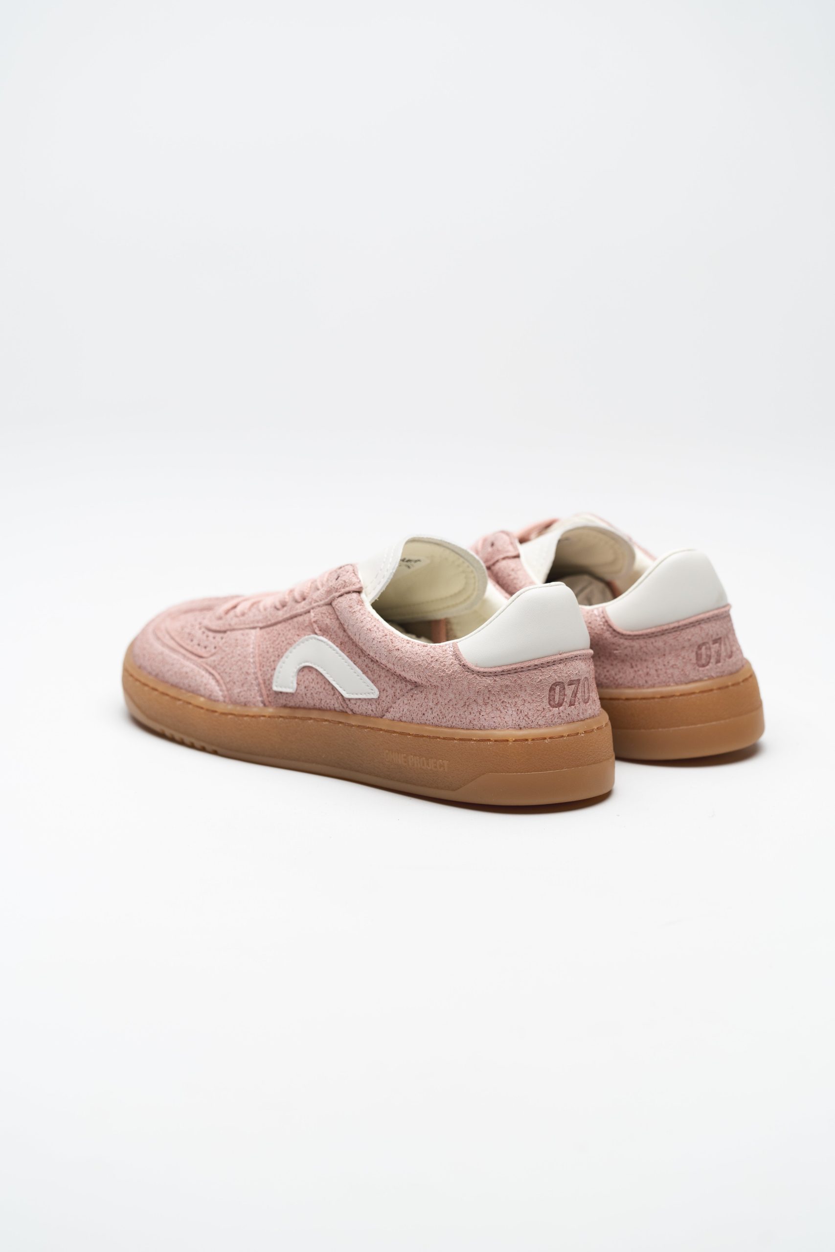 SNEAKER 070 – PINK FROSTING