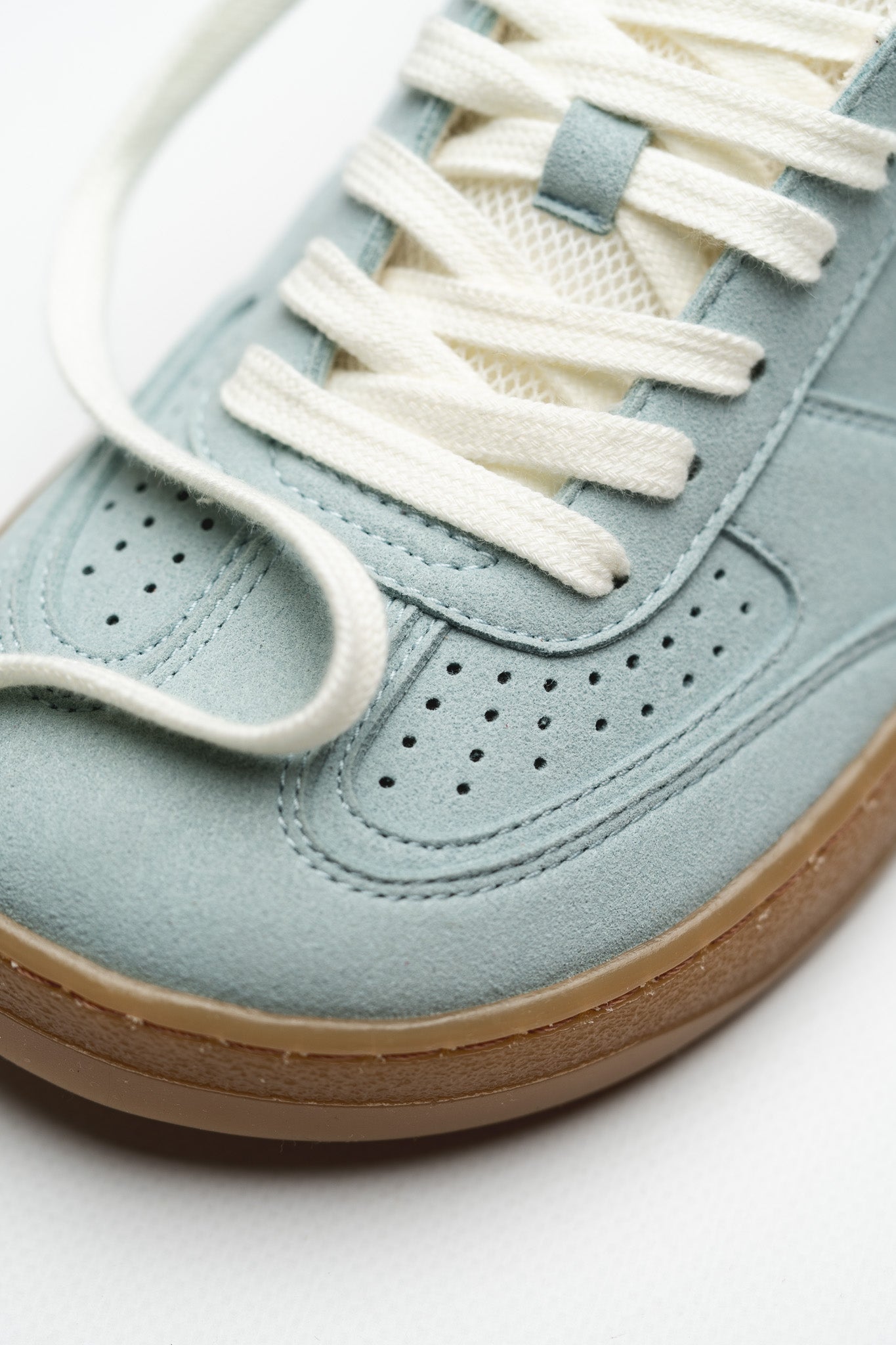 SNEAKER 070 – BABY BLUE