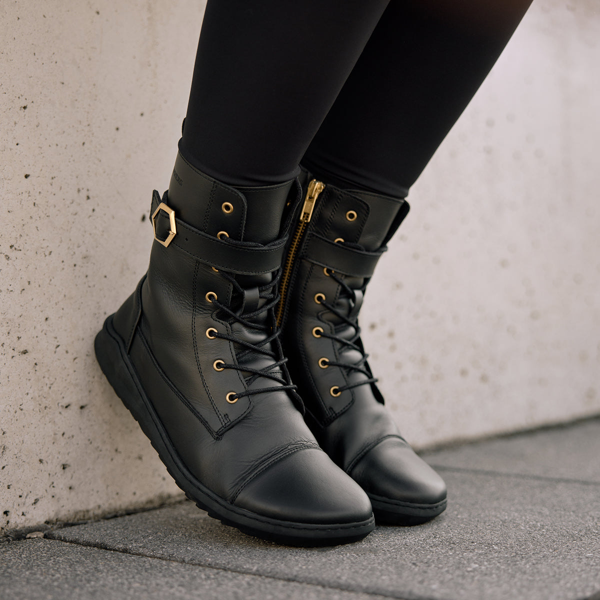 Nebula – Black/Gold