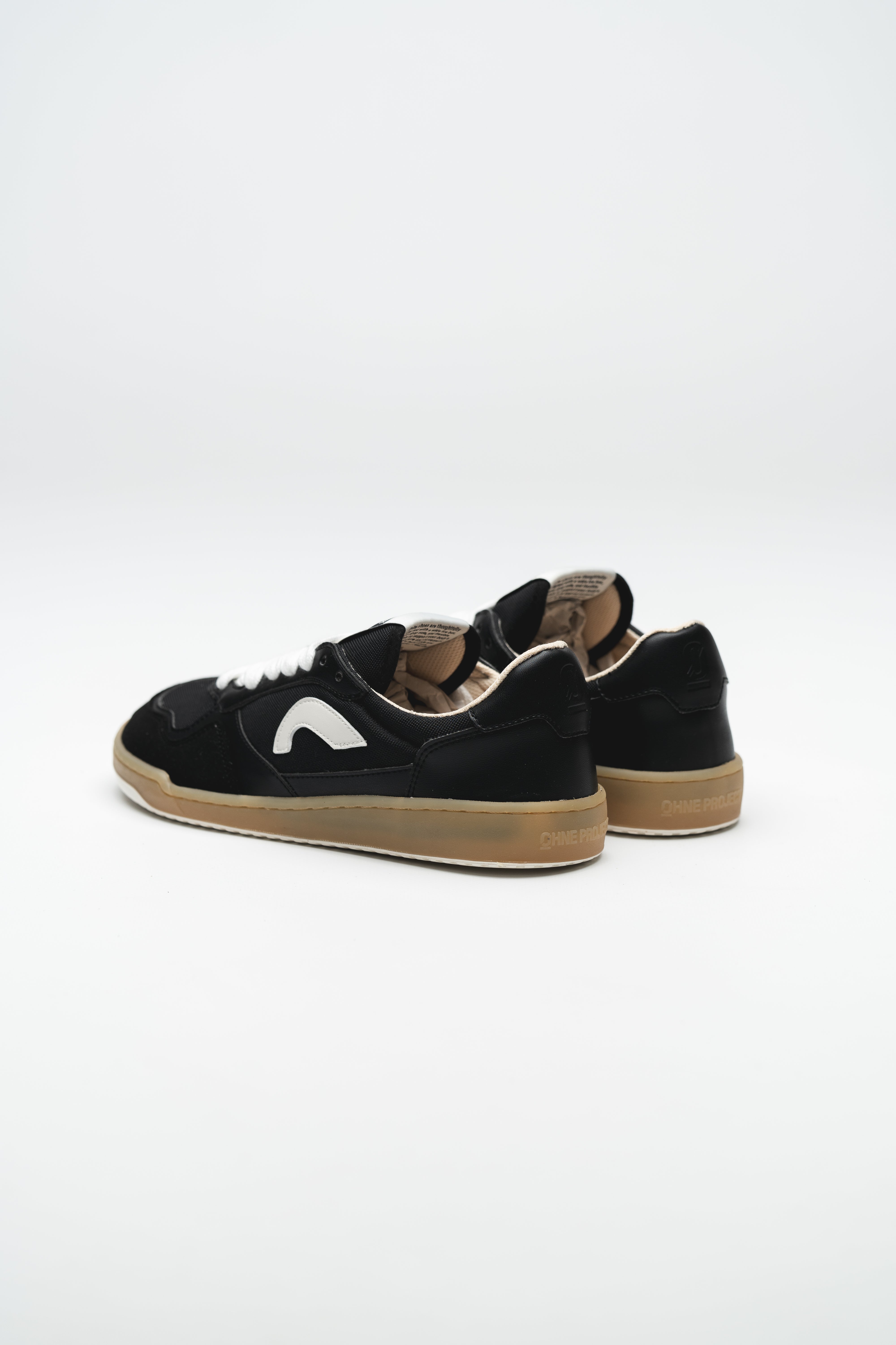 SNEAKER 080 WIDE – BLACK GUM