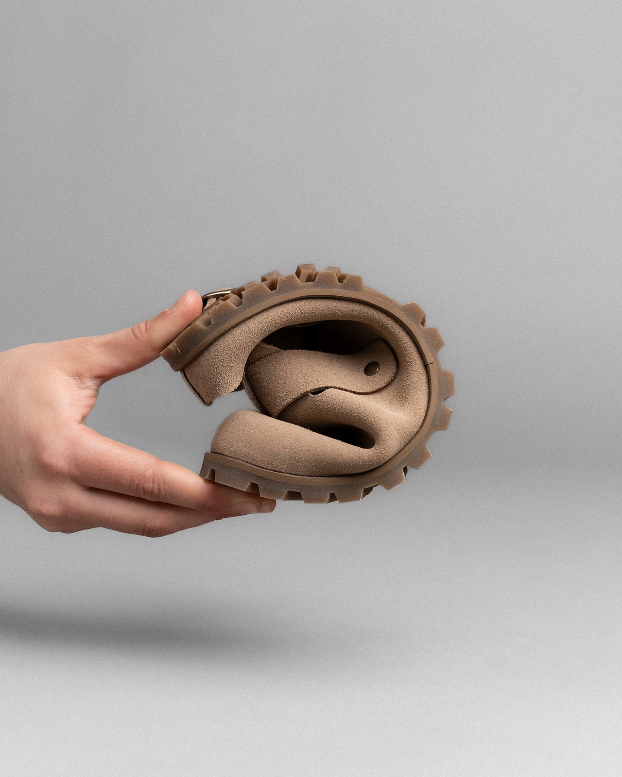 IKAROS – Sand Taupe