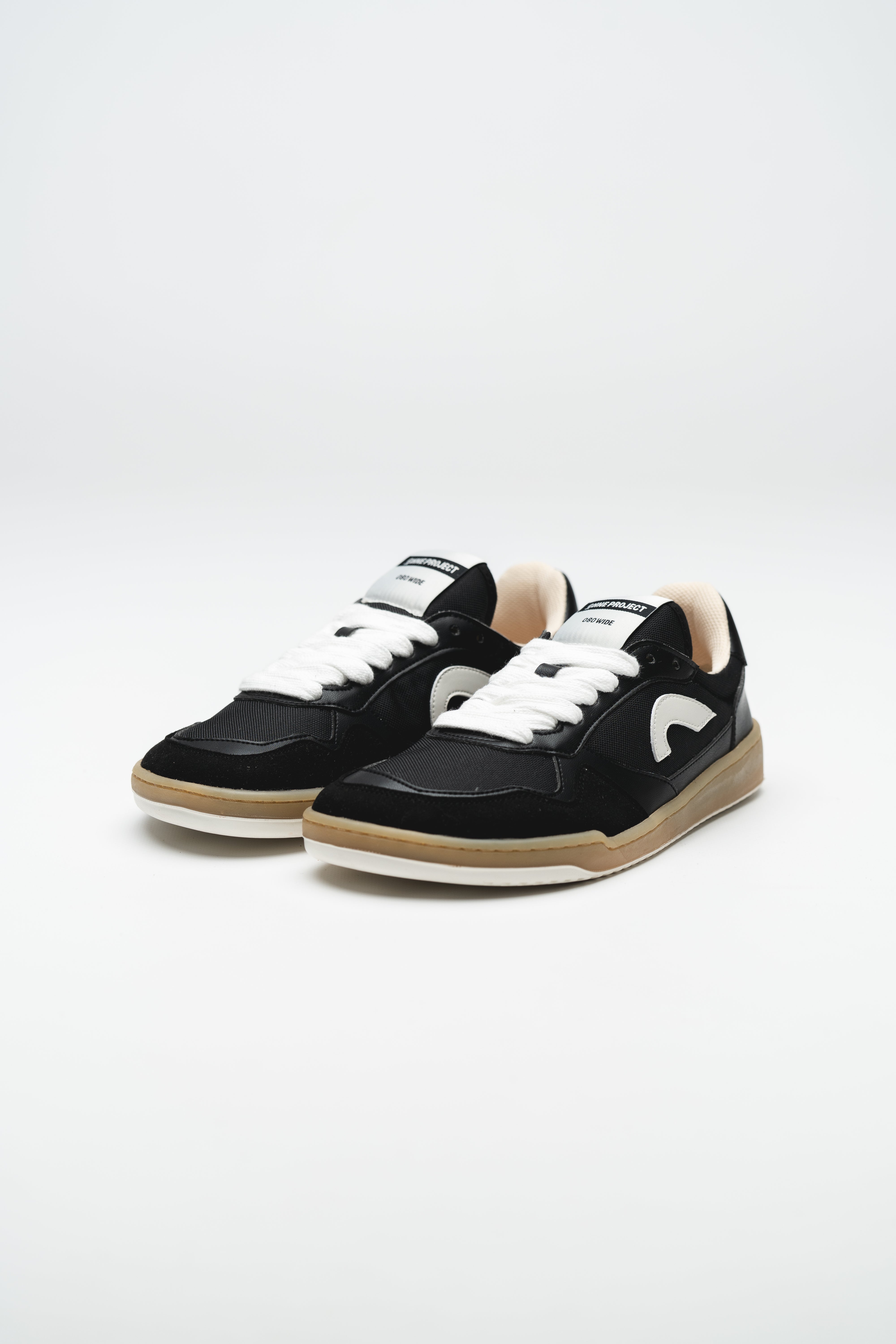 SNEAKER 080 WIDE – BLACK GUM