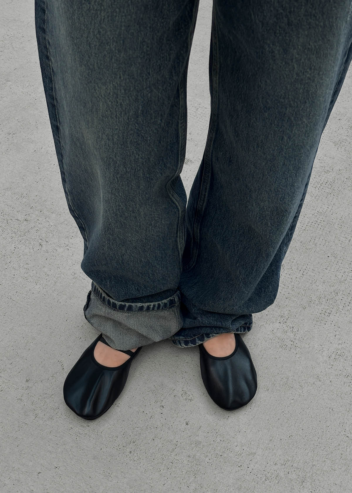 Naira – Black