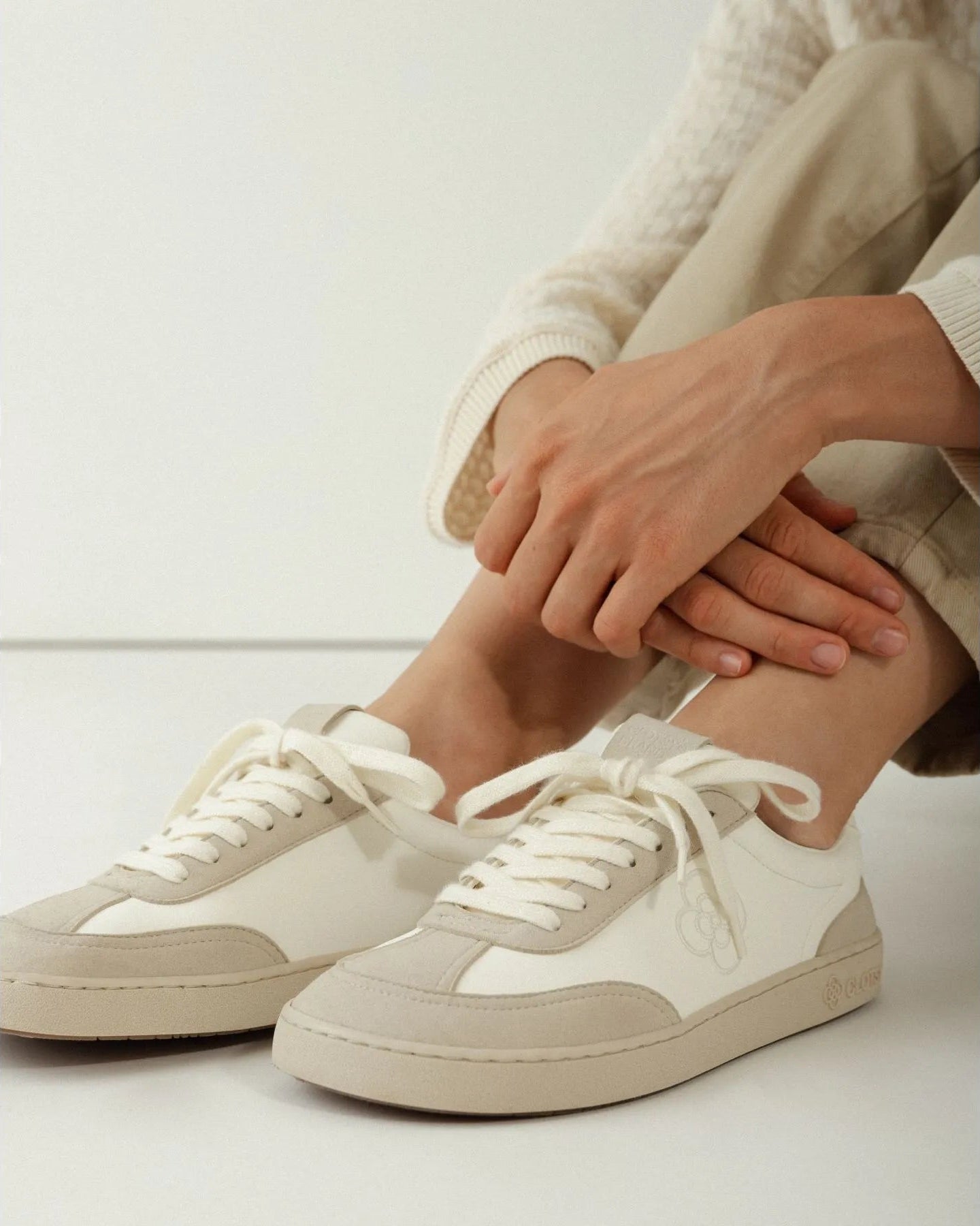 Luzia – White