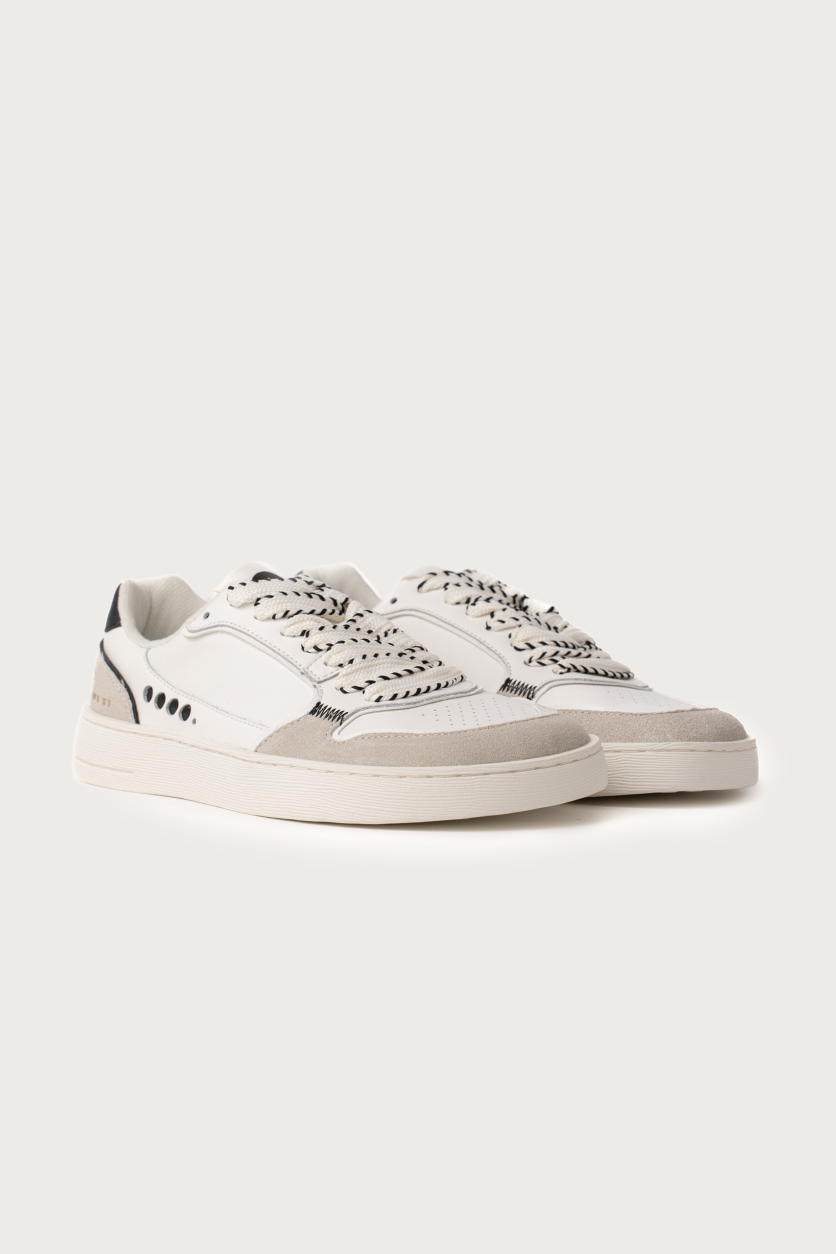 Shibuya Retro White – Black
