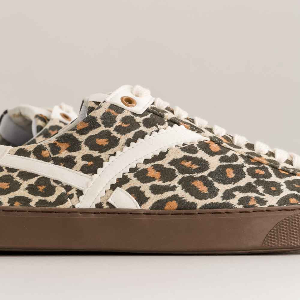 Peach – Leopard & White