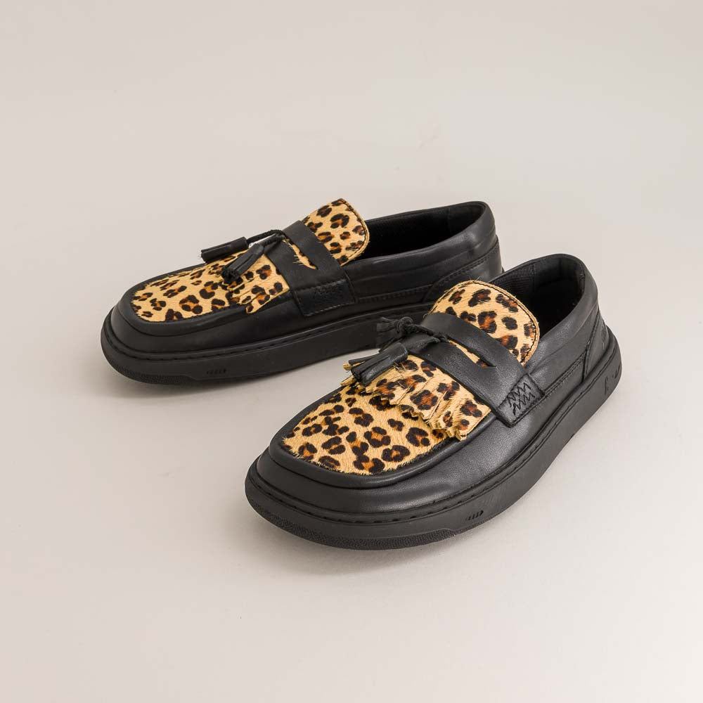 Plum – Black Leopard