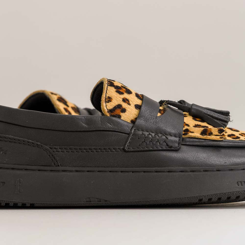 Plum – Black Leopard