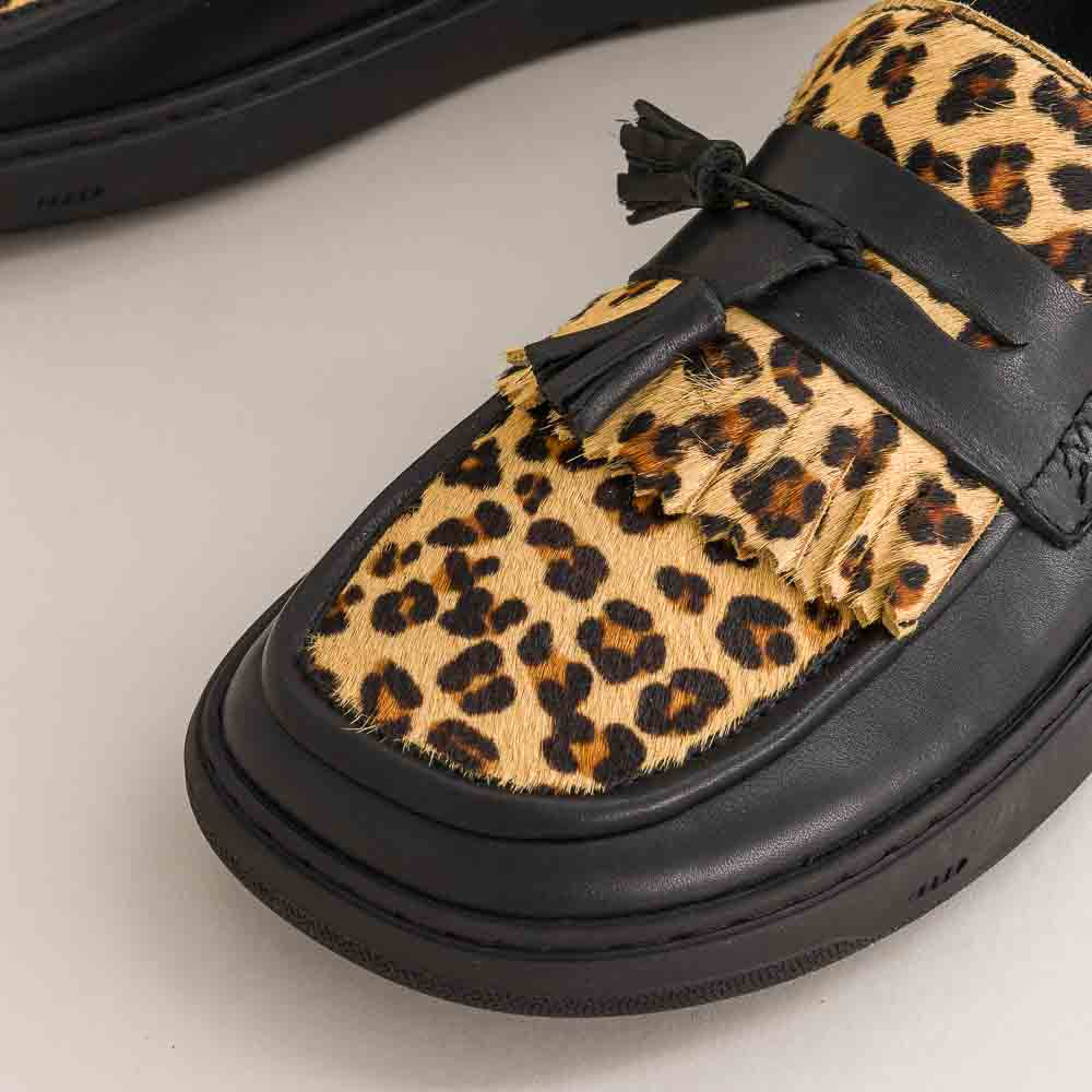 Plum – Black Leopard