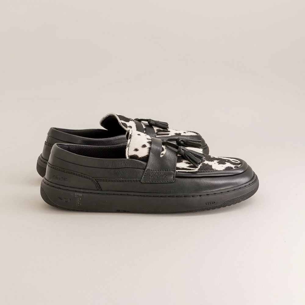 Plum – Black Pony
