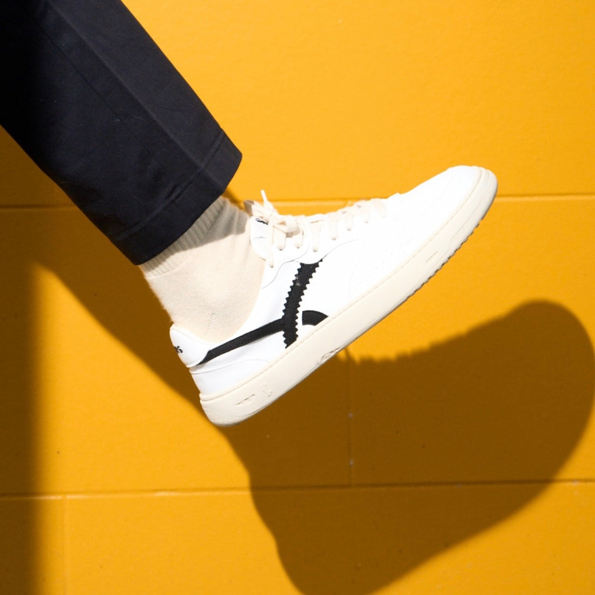 Mango – White Black