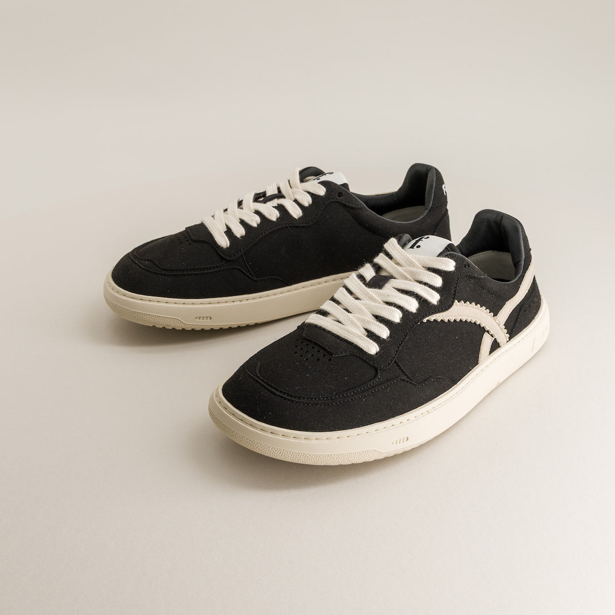 Kiwi – Black