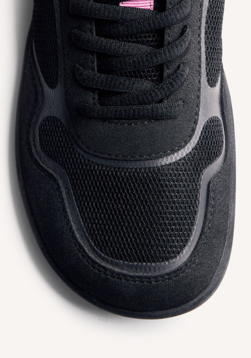 LEOTA – Black