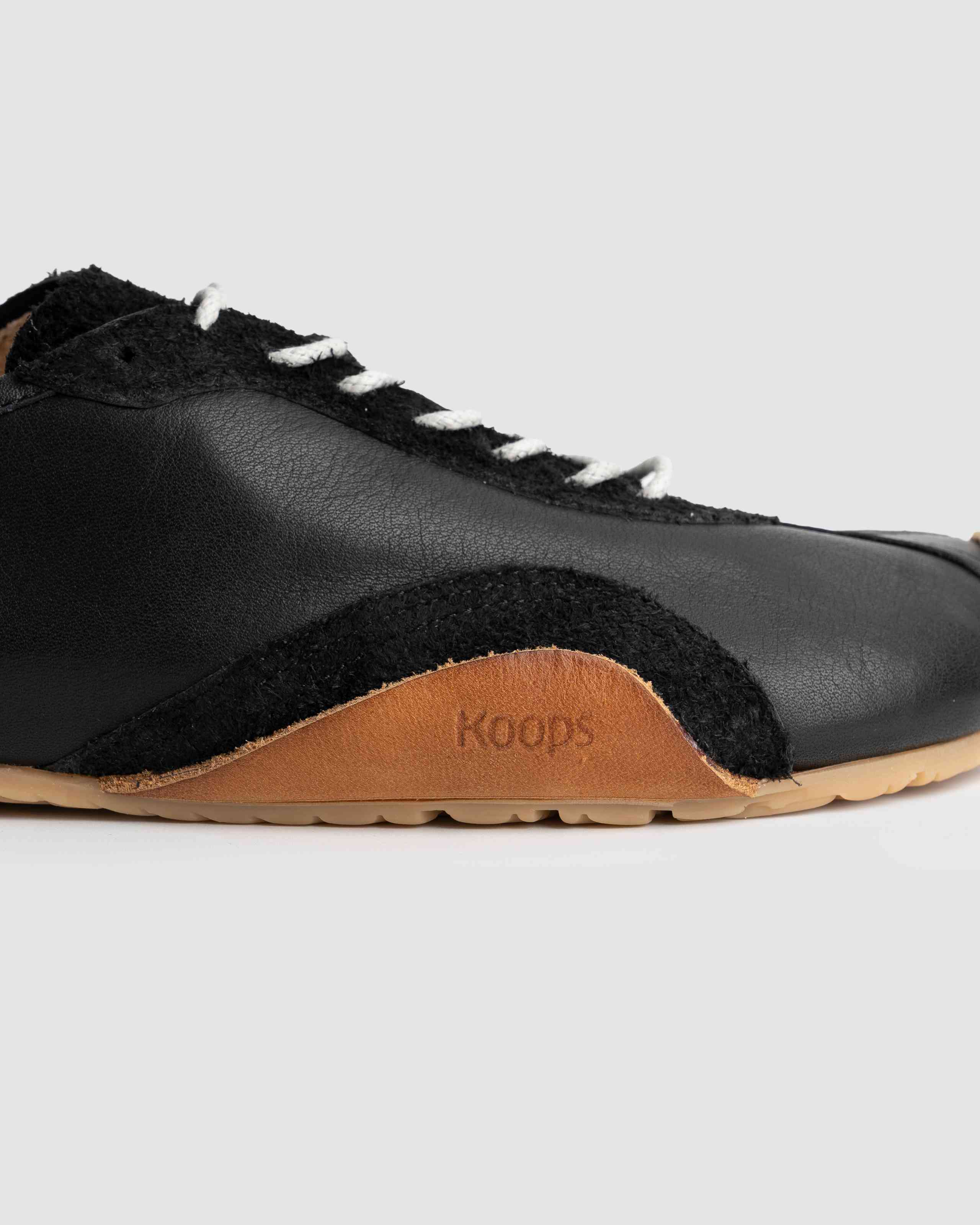 Zen nappa barefoot sneaker – coal