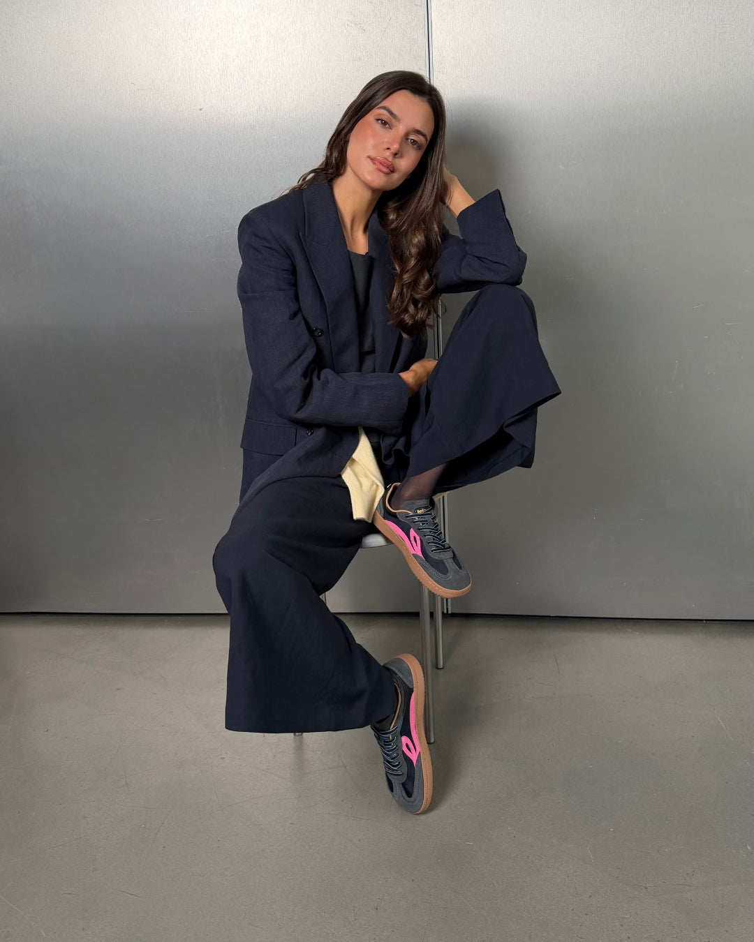 Lejan One – Navy / Electric Pink