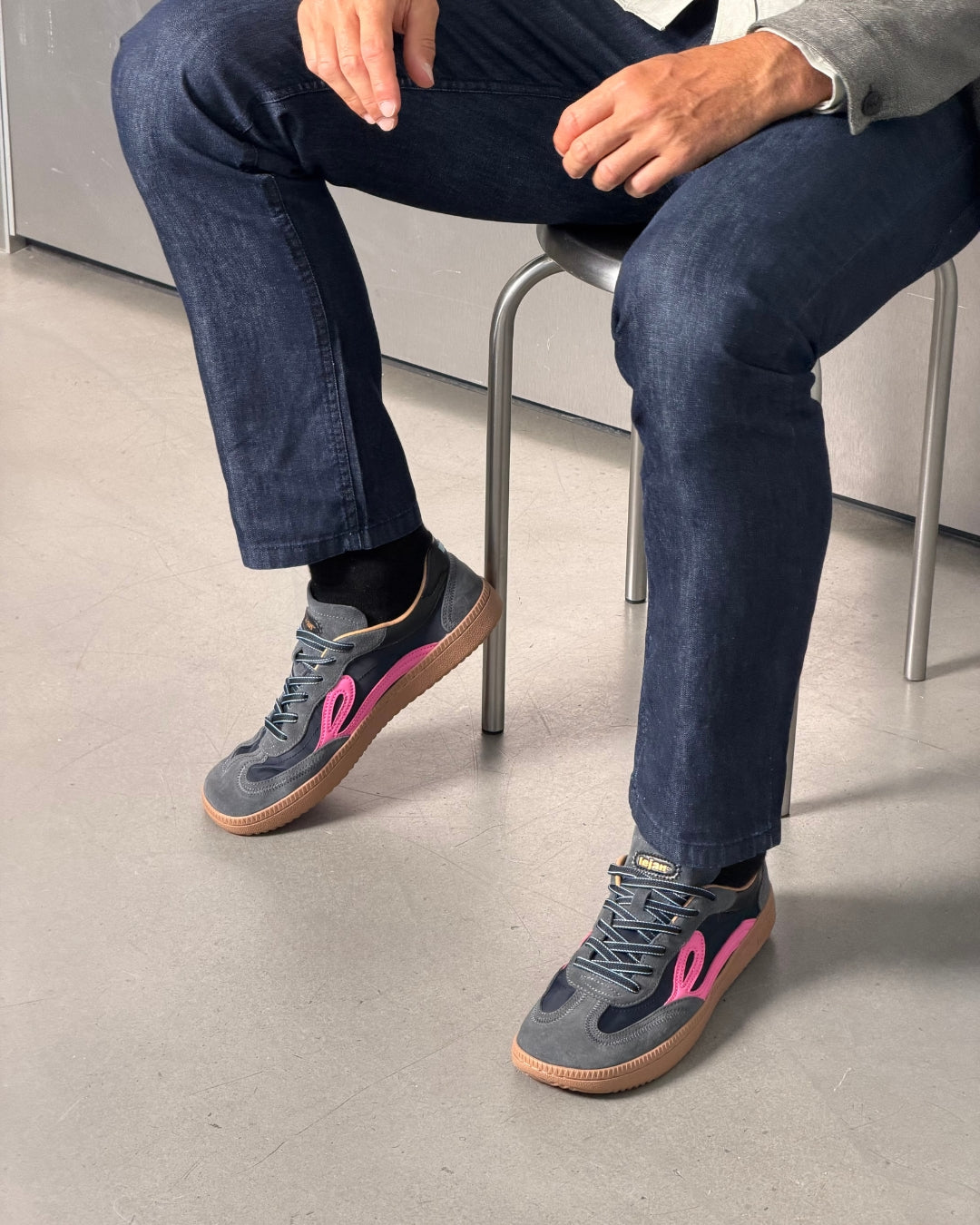 Lejan One – Navy / Electric Pink