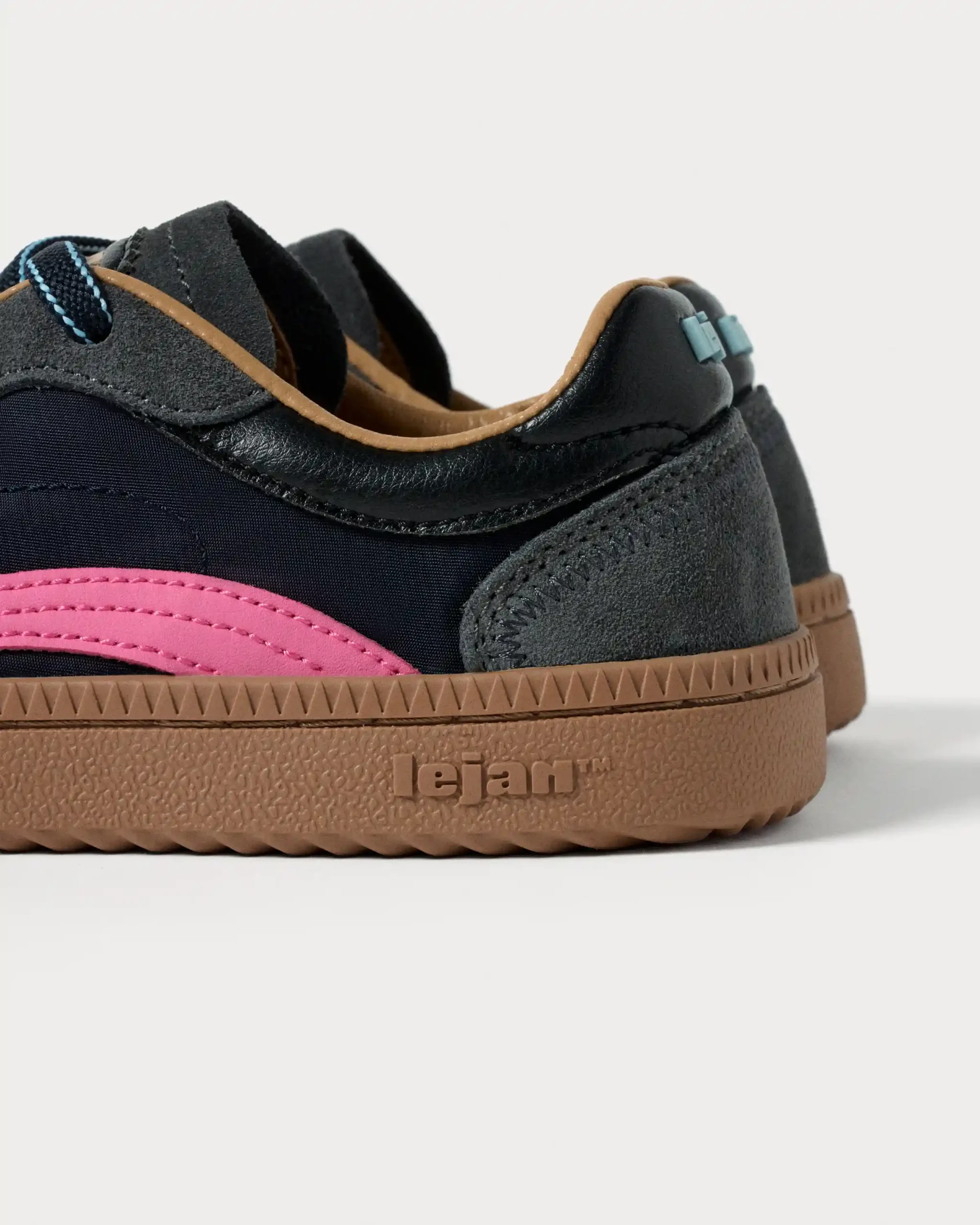 Lejan One – Navy / Electric Pink