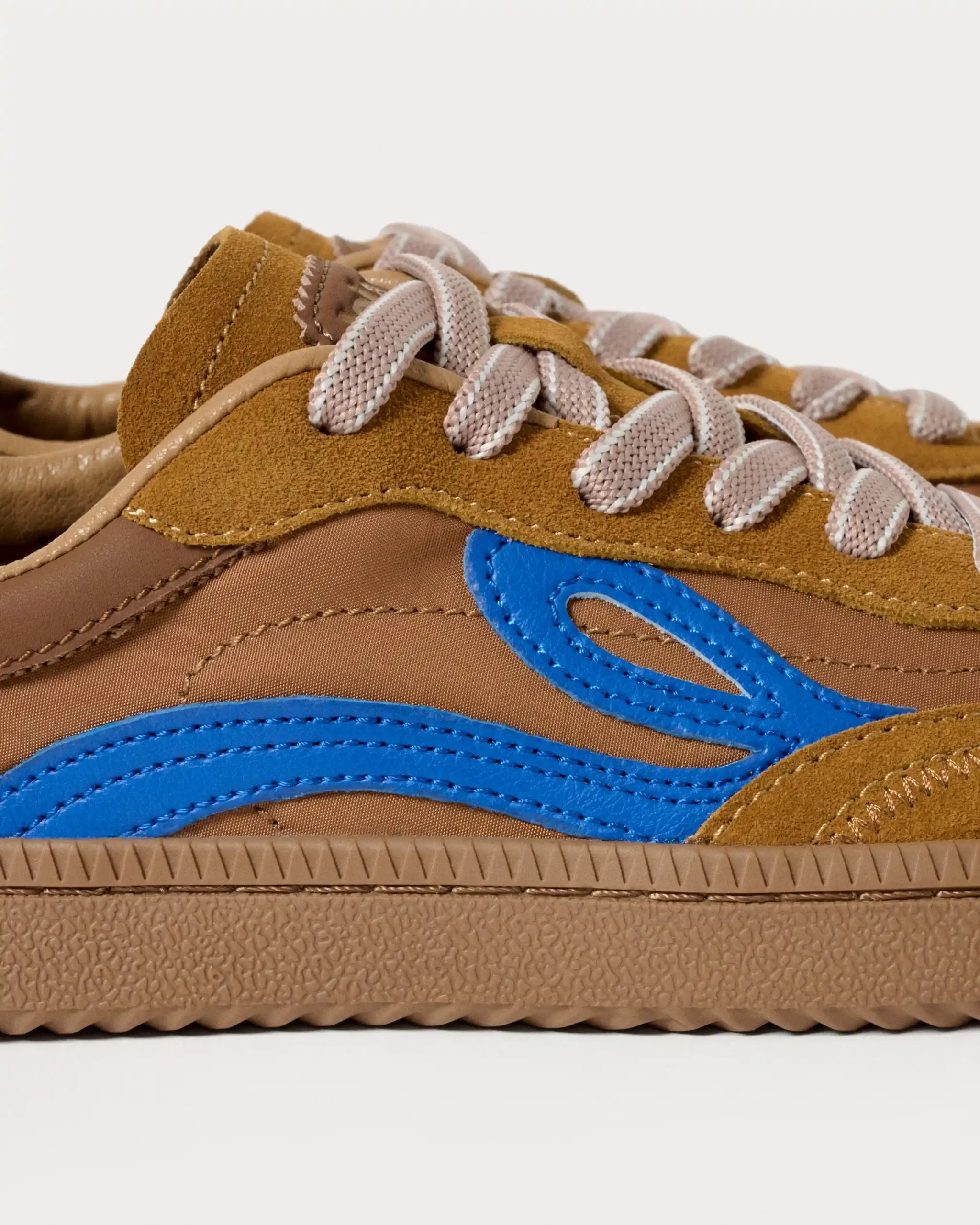 Lejan One Wide – Camel / Electric Blue