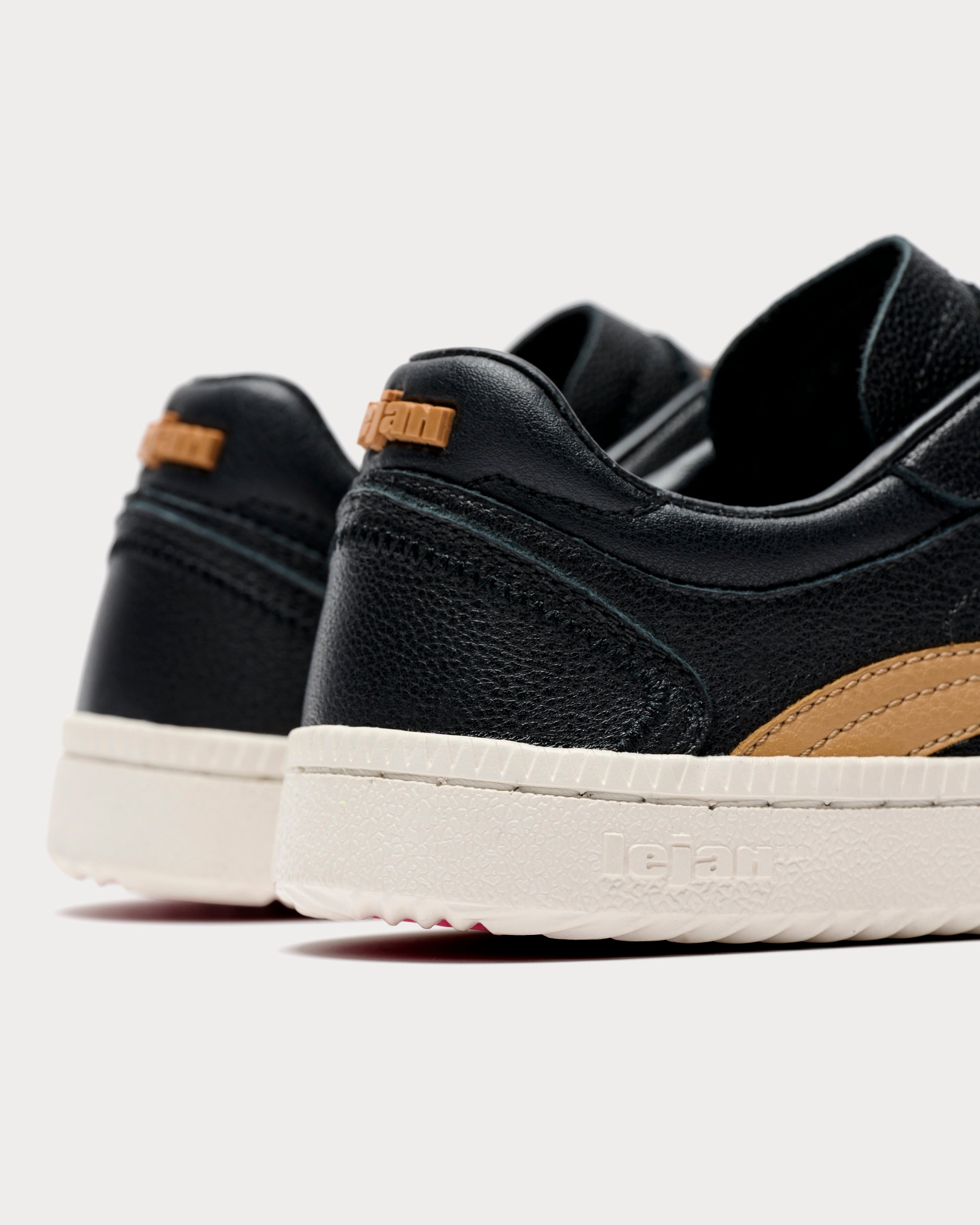 Lejan One Wide – Napa Black