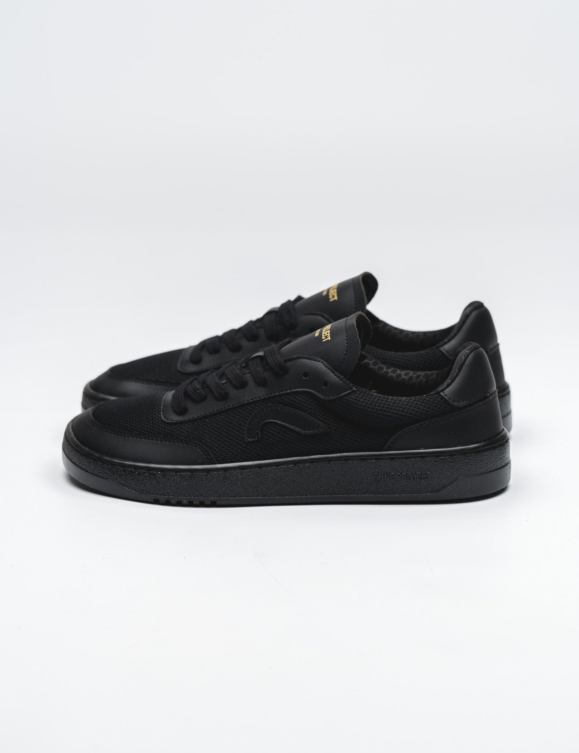 SNEAKER 060 – BLACK MESH