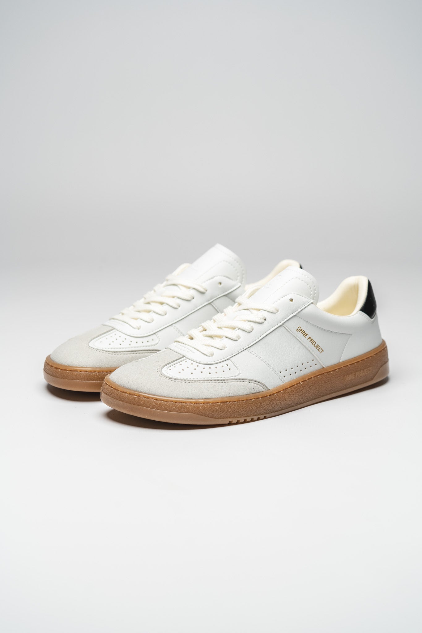 SNEAKER 070 – CLASSIC WHITE