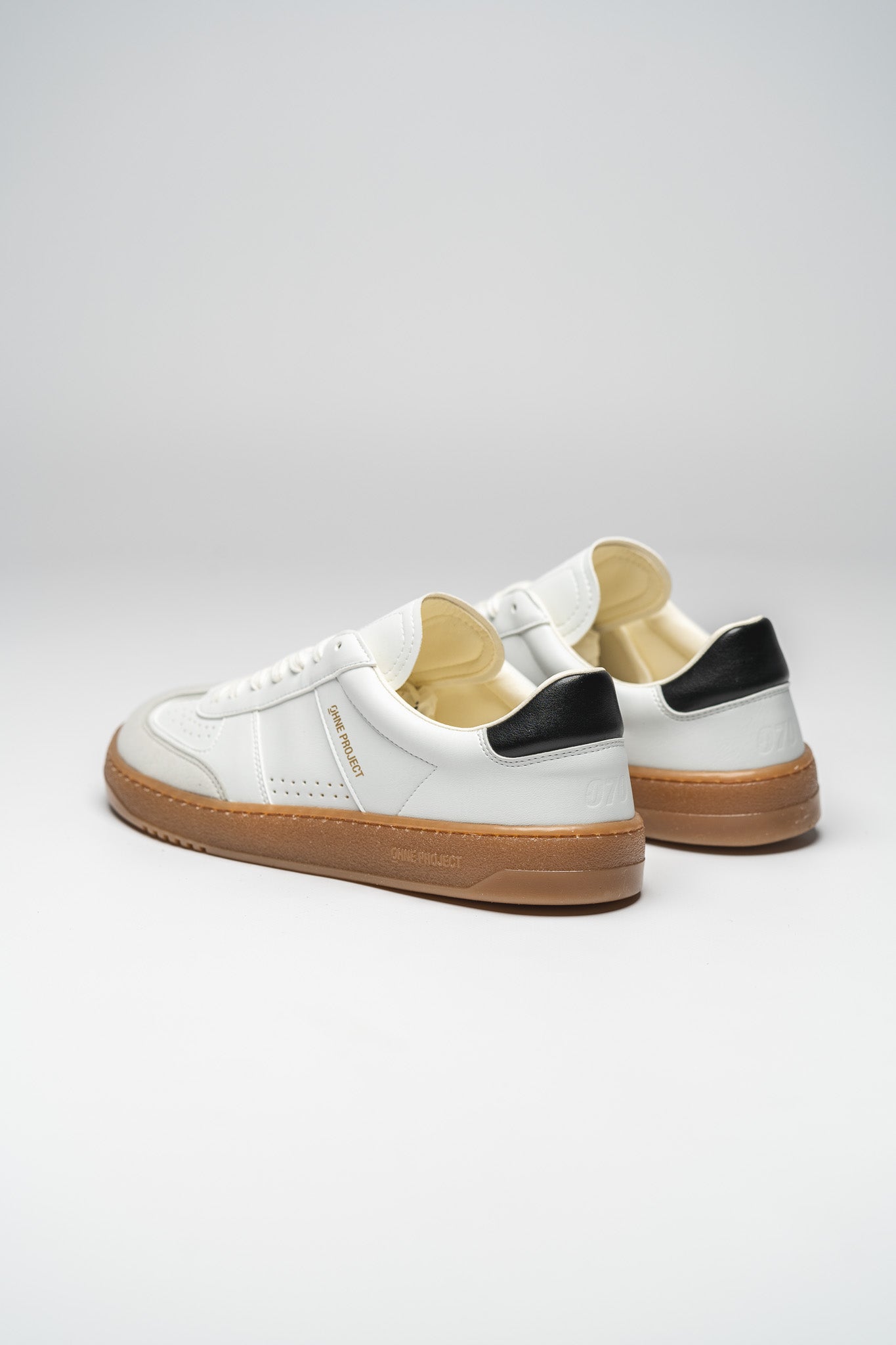 SNEAKER 070 – CLASSIC WHITE