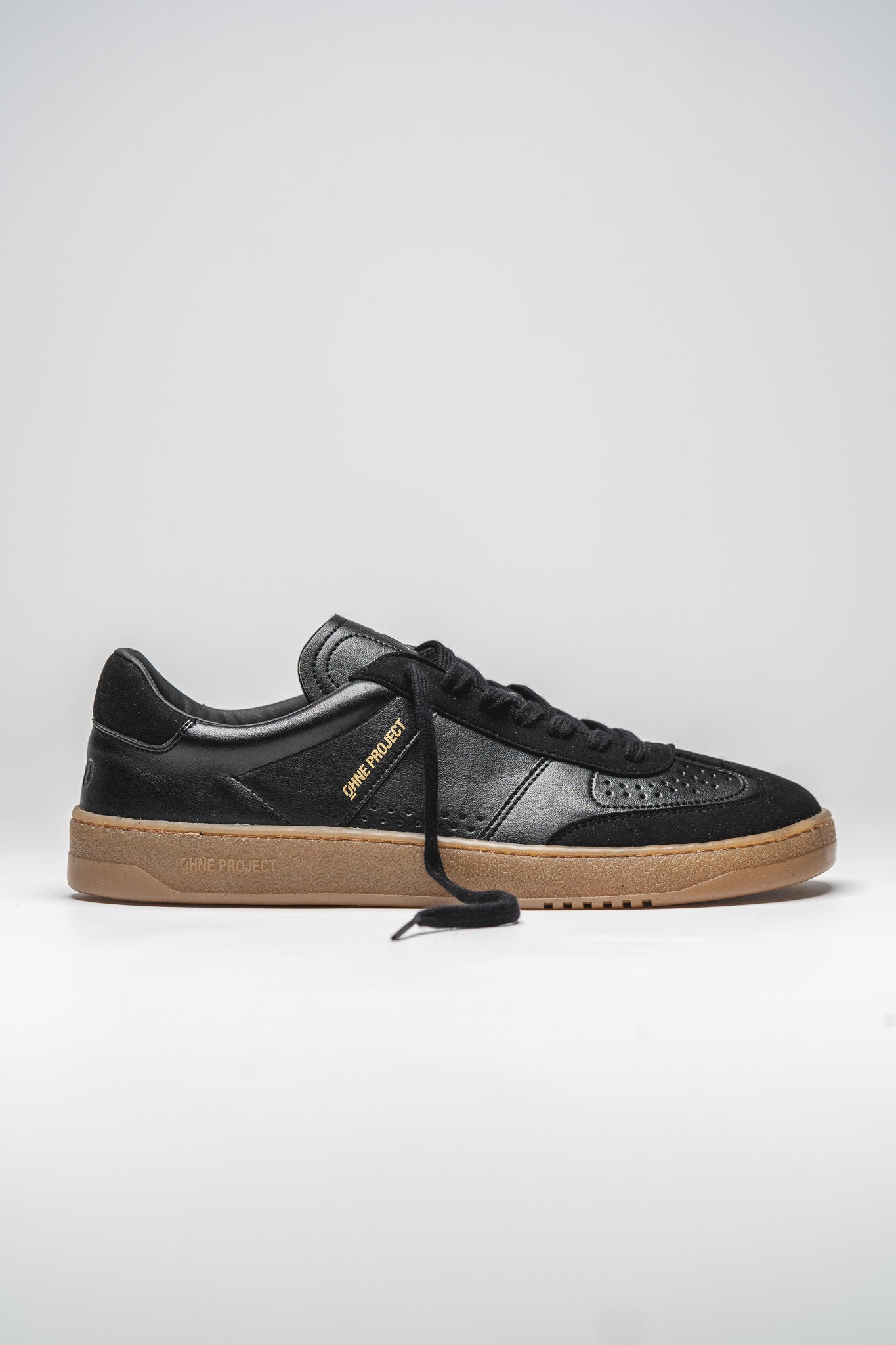 SNEAKER 070 – ALL BLACK