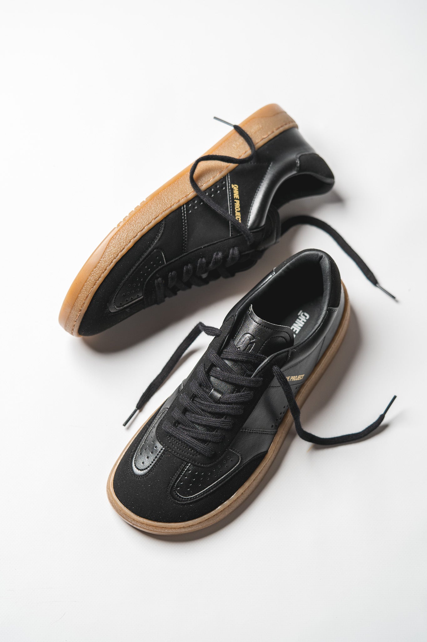 SNEAKER 070 – ALL BLACK