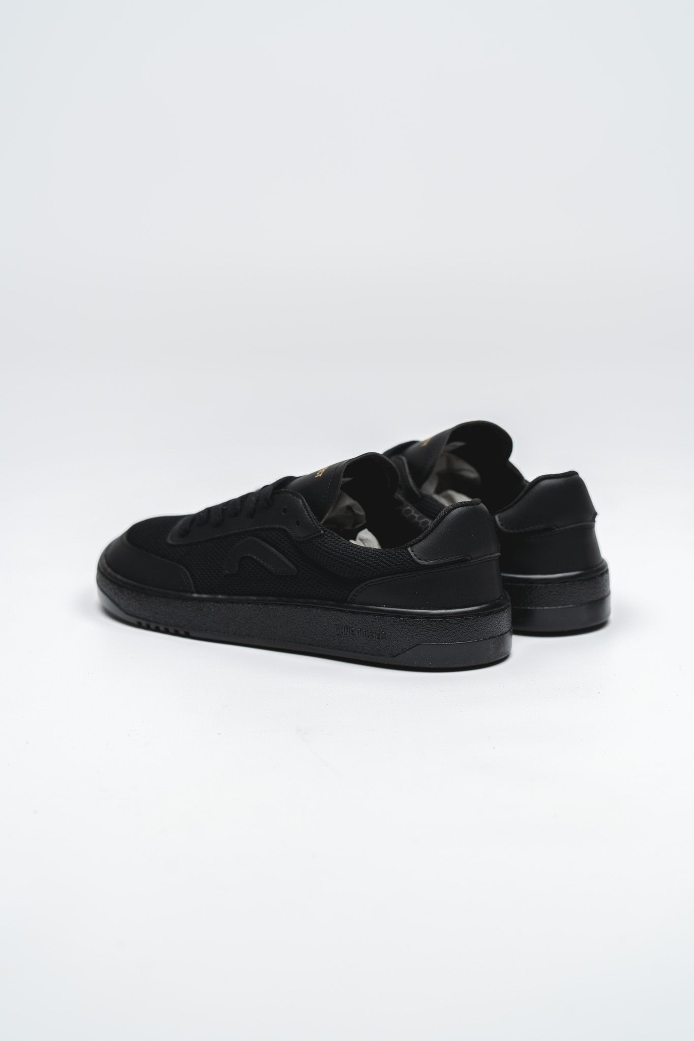 SNEAKER 060 – BLACK MESH