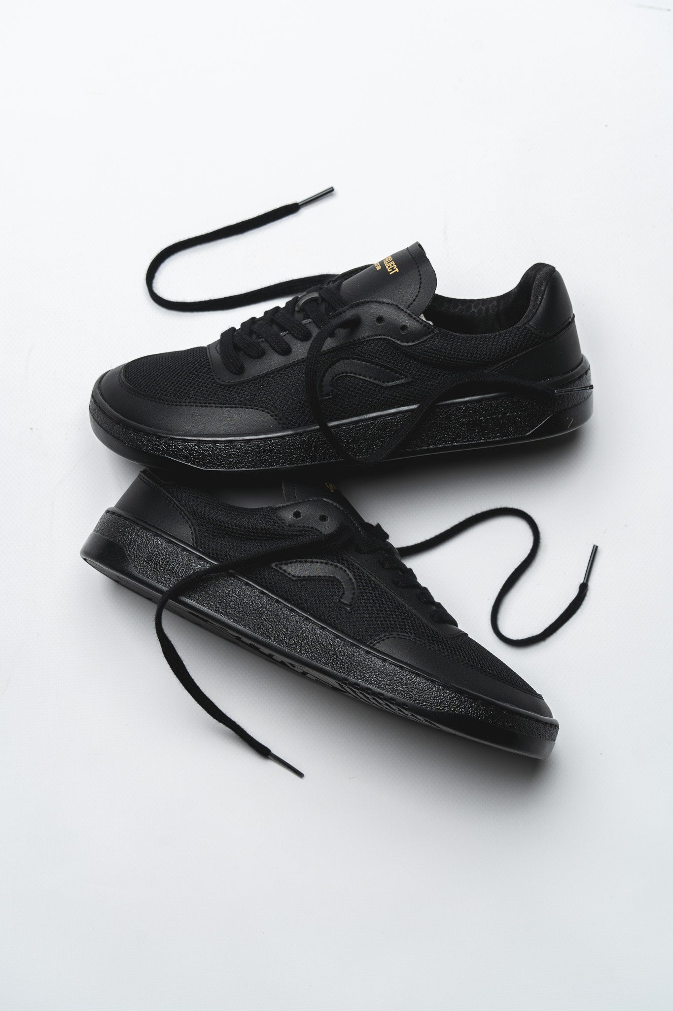 SNEAKER 060 – BLACK MESH