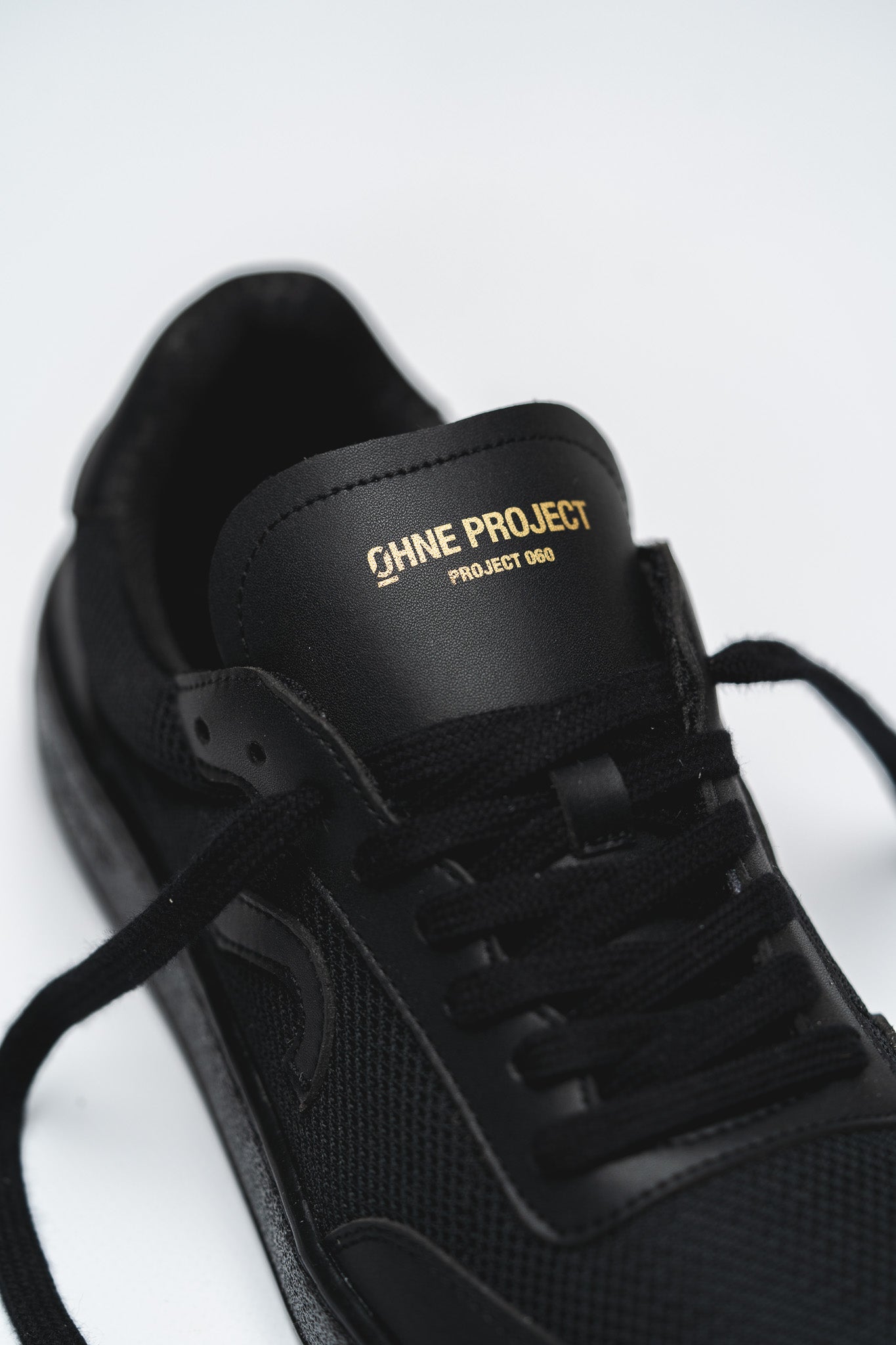 SNEAKER 060 – BLACK MESH