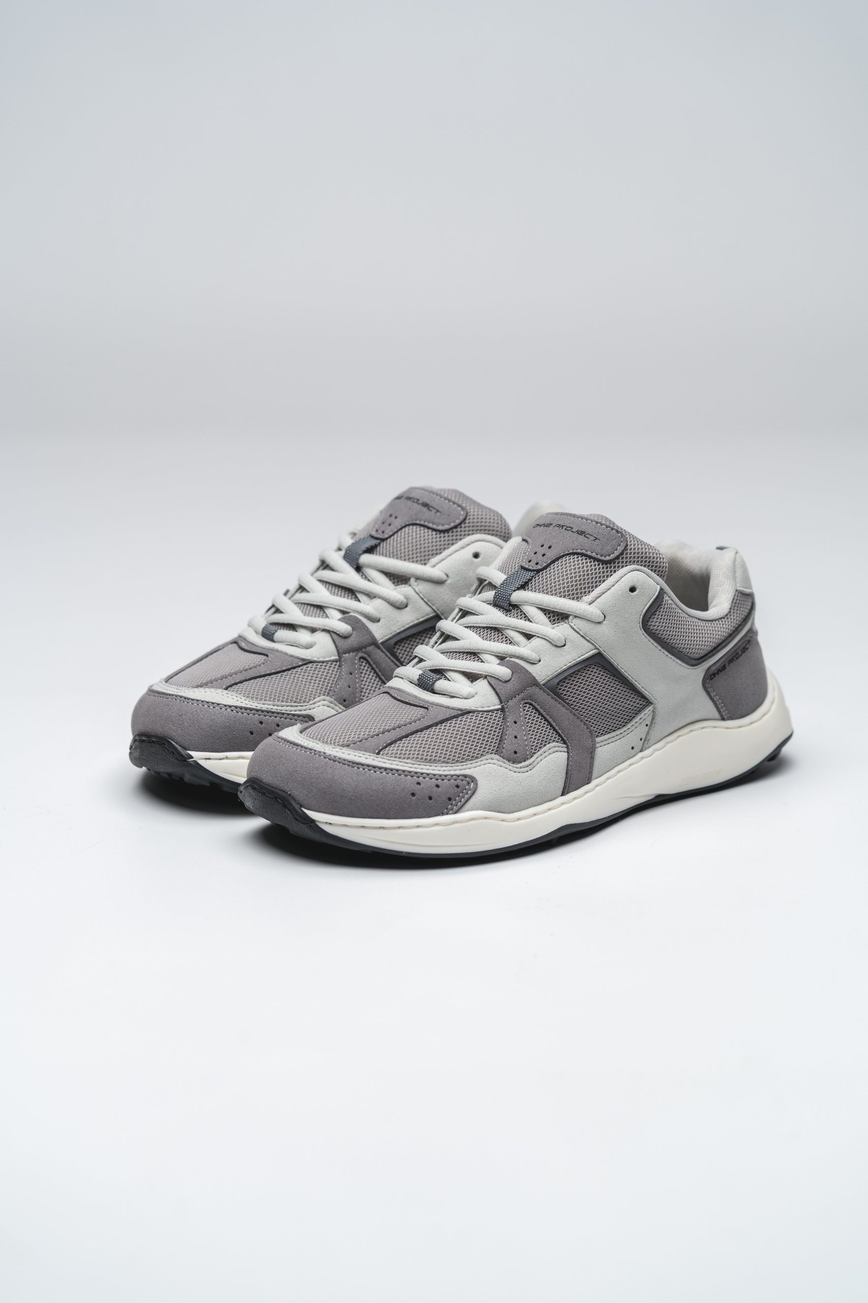 SNEAKER RETRO RUN – SMOKE