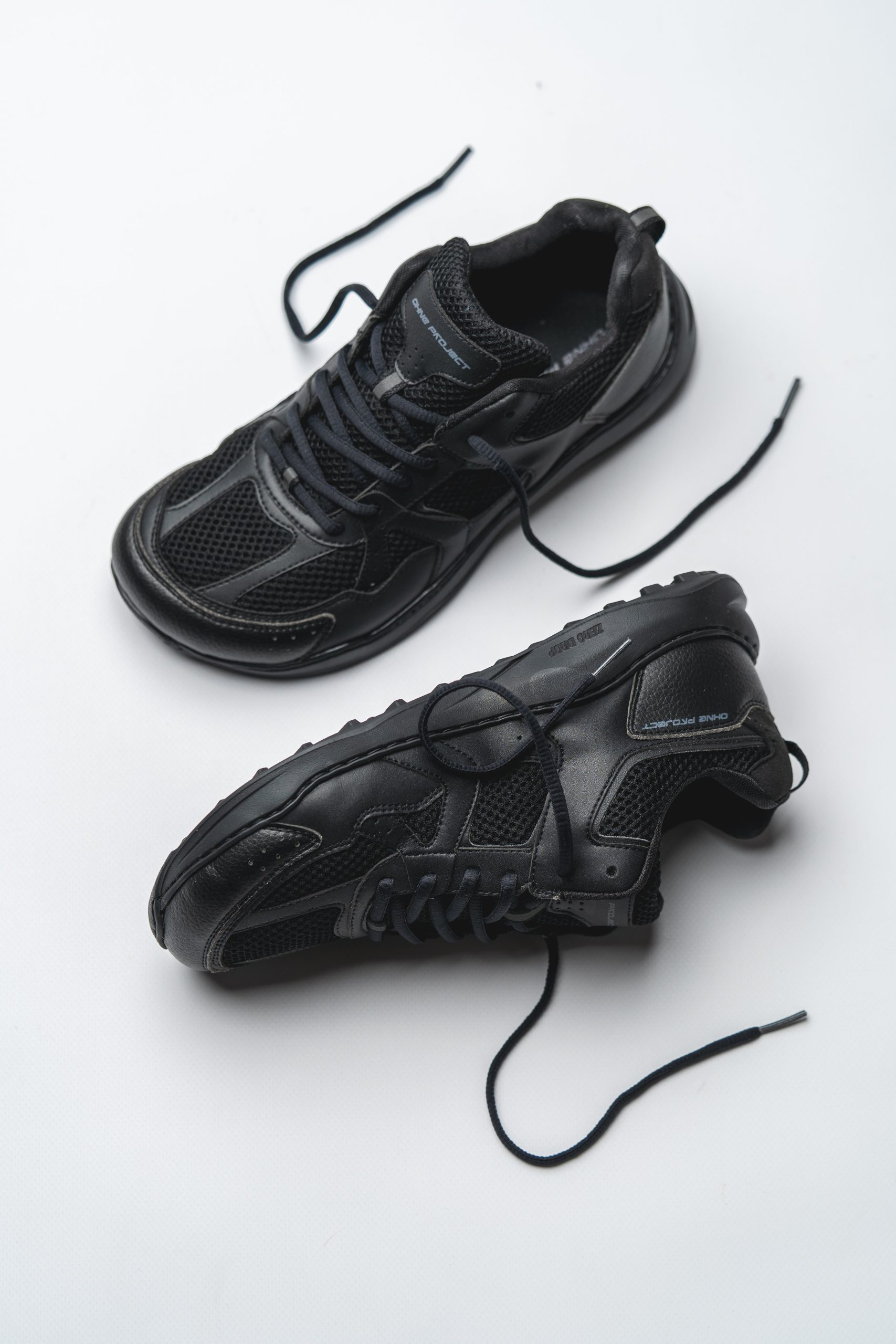 SNEAKER RETRO RUN – TRIPLE BLACK