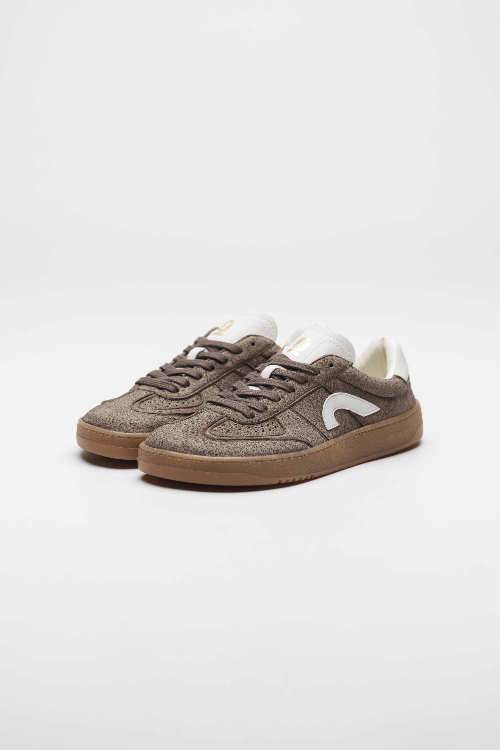 SNEAKER 070 – CONCRETE