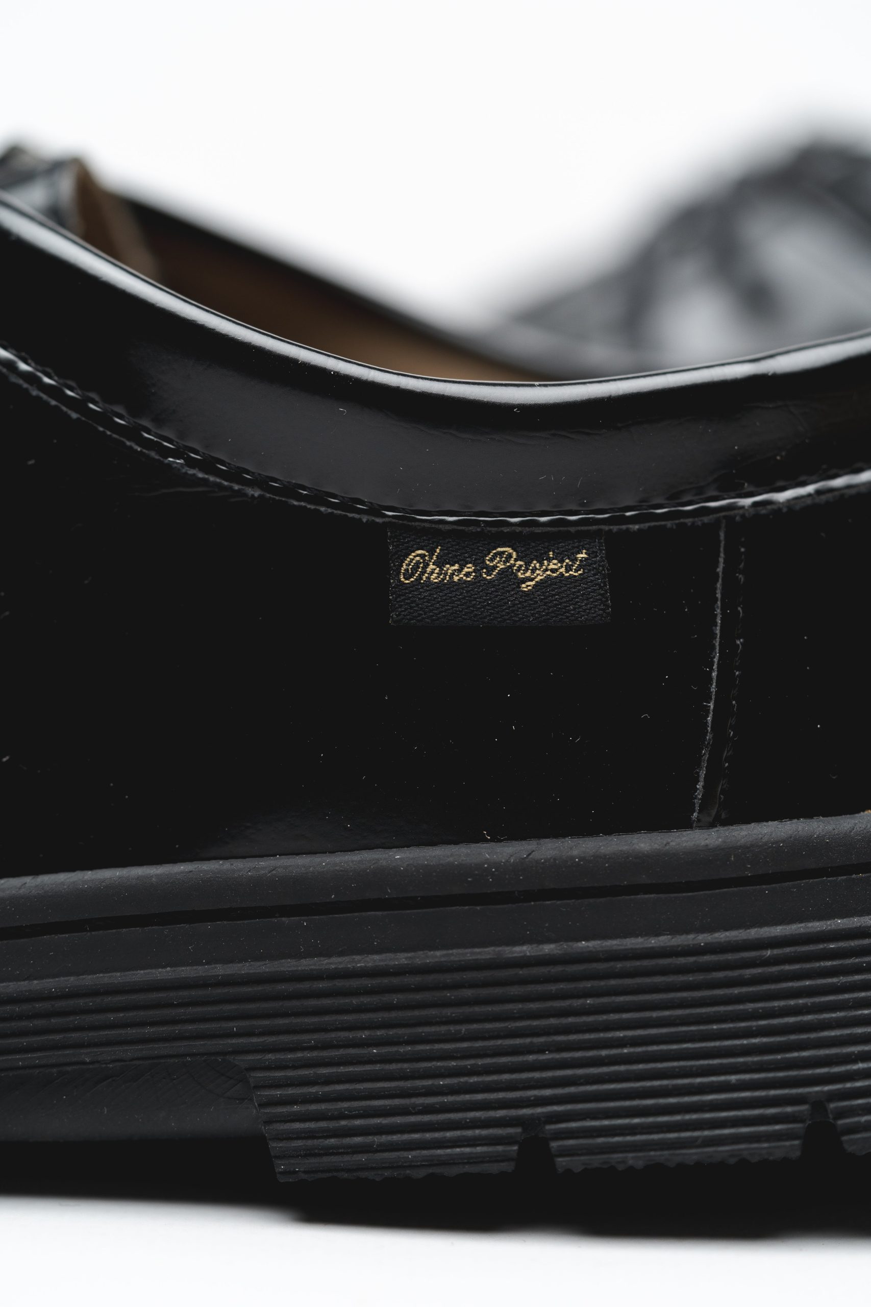LACE-UP SHOE MILOS – GLOSSY BLACK