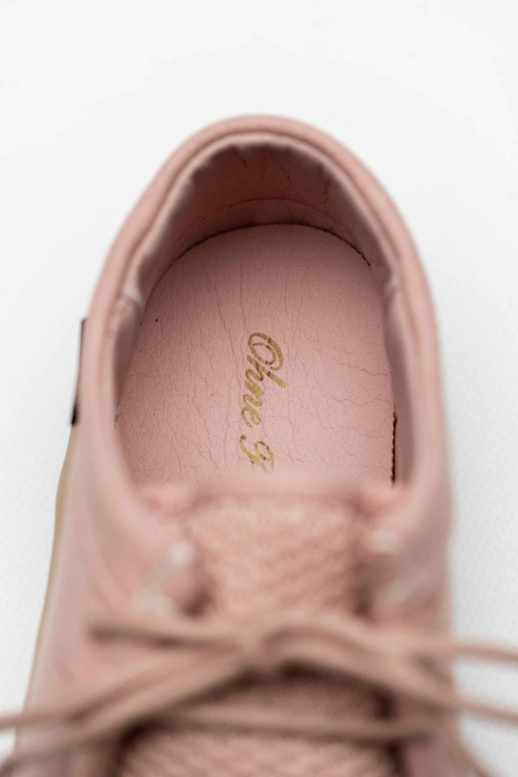LACE-UP SHOE MILOS – ROSADO