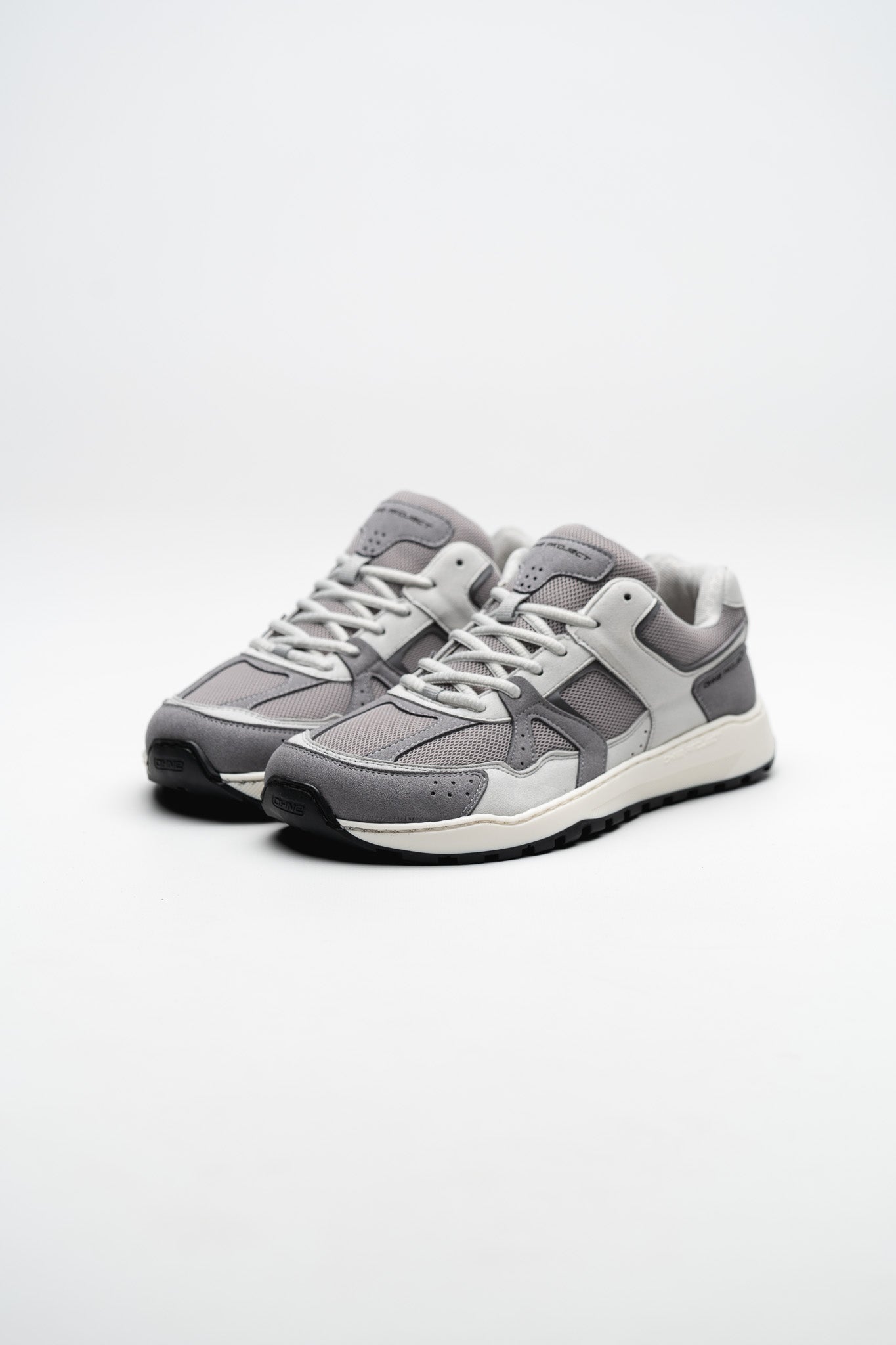 SNEAKER RETRO RUN V2 – SMOKE