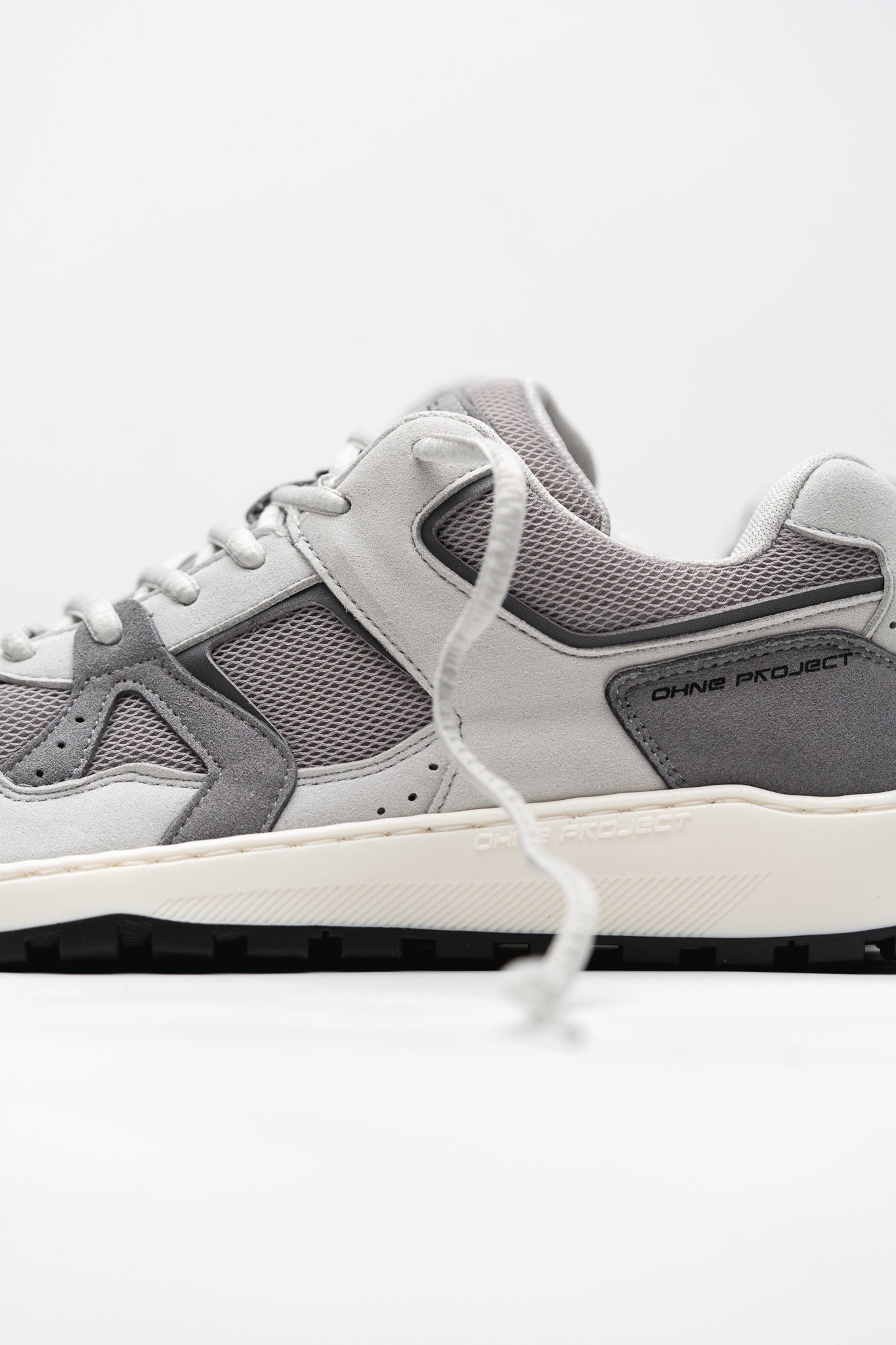 SNEAKER RETRO RUN V2 – SMOKE