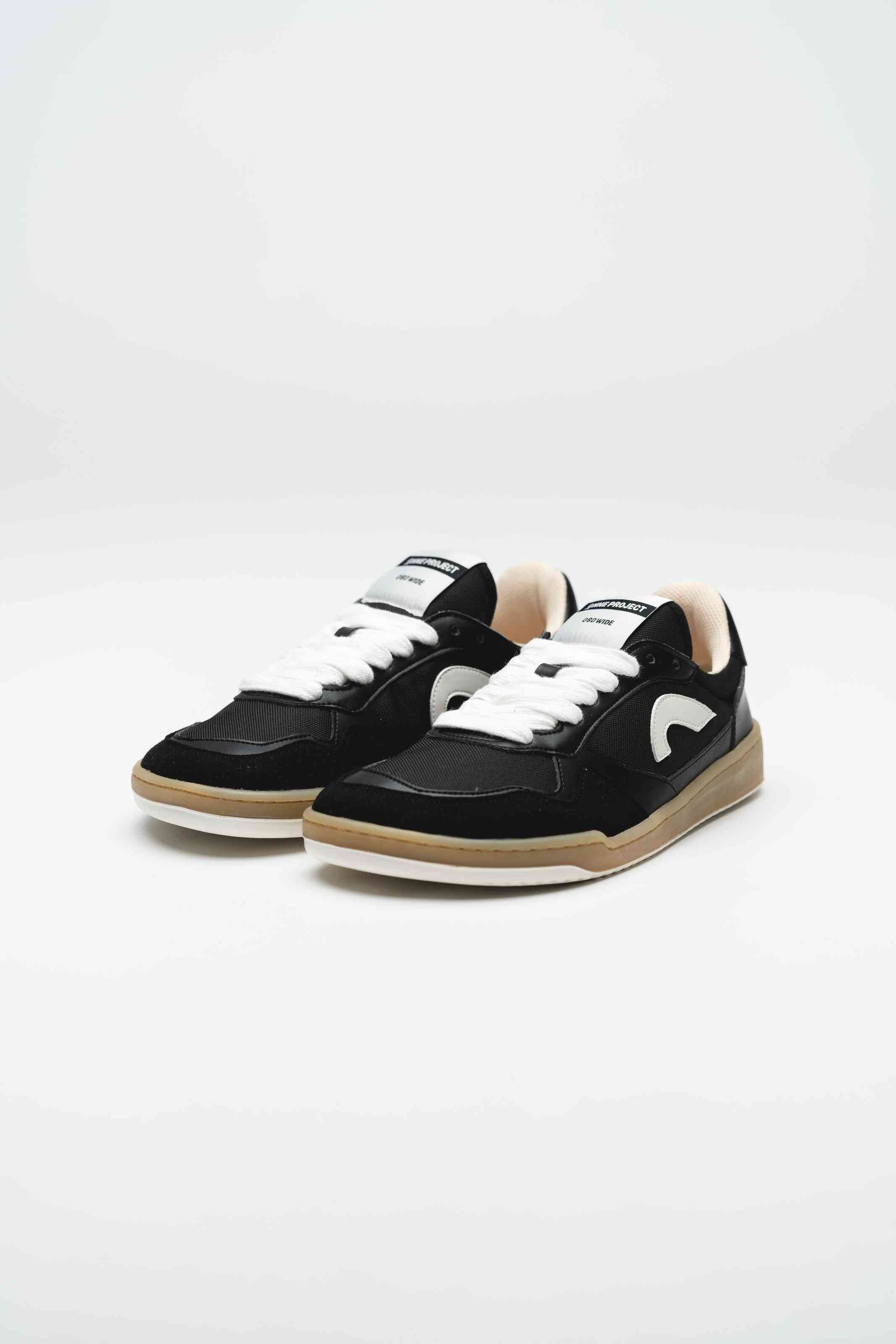 SNEAKER 080 WIDE – BLACK GUM