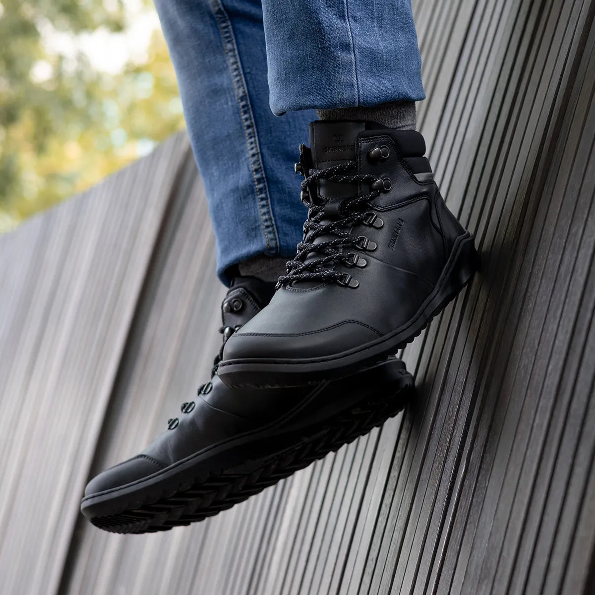 Explorer – Black