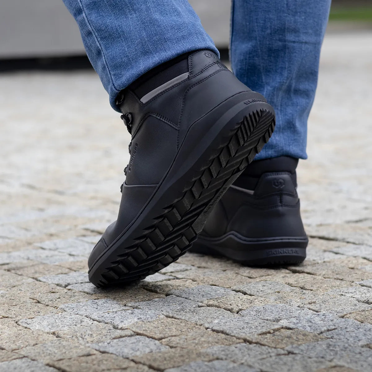 Explorer – Black