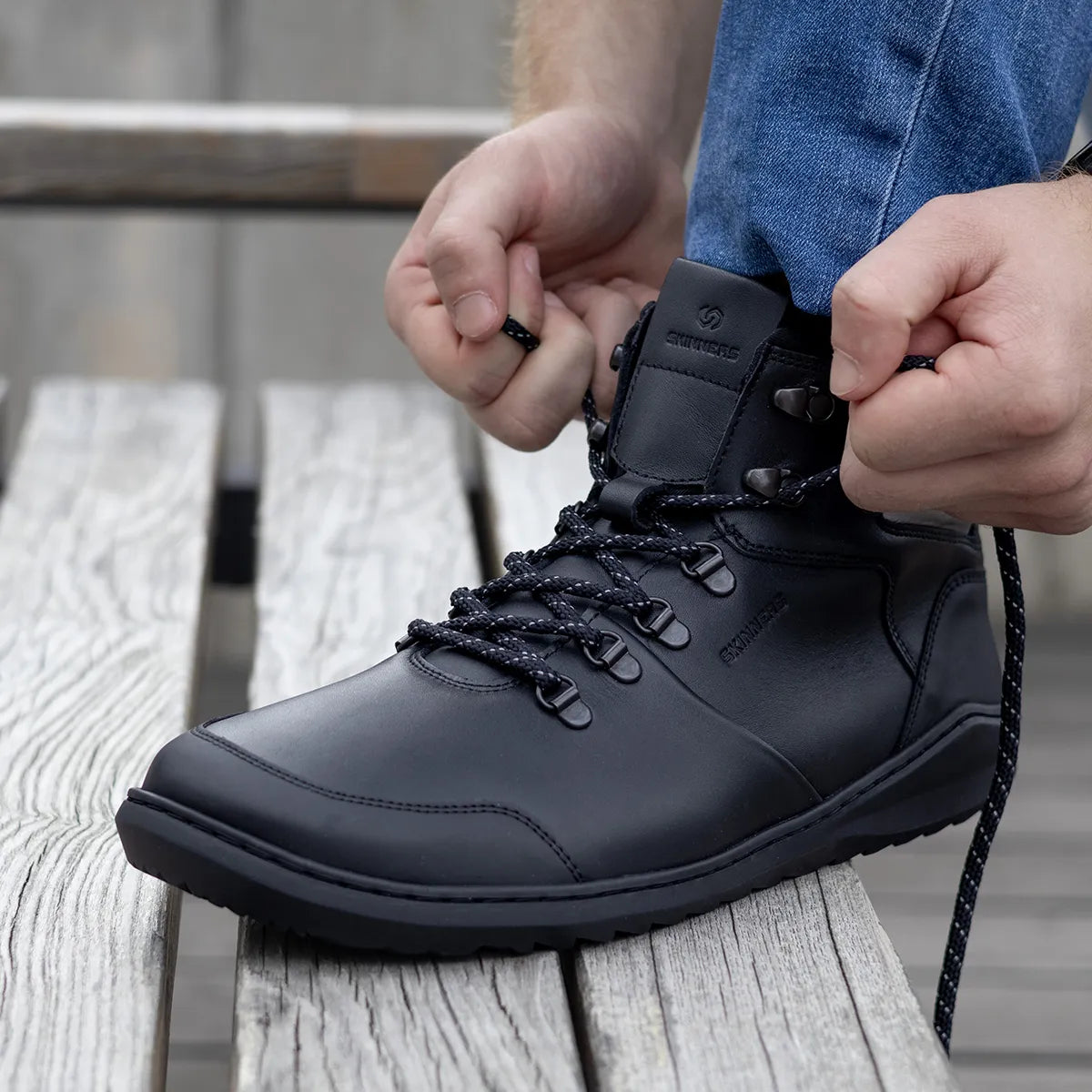 Explorer – Black