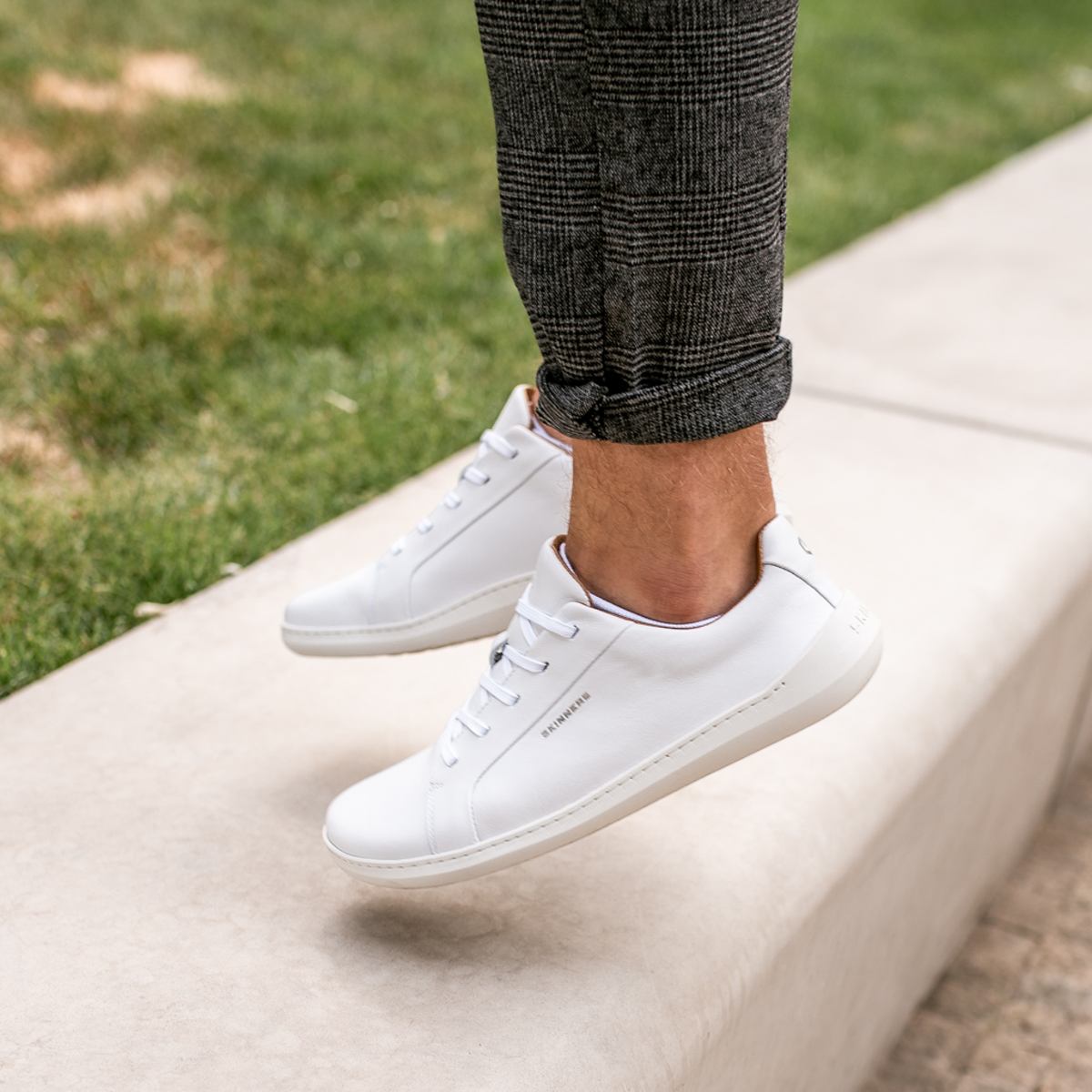 Moonwalker – White
