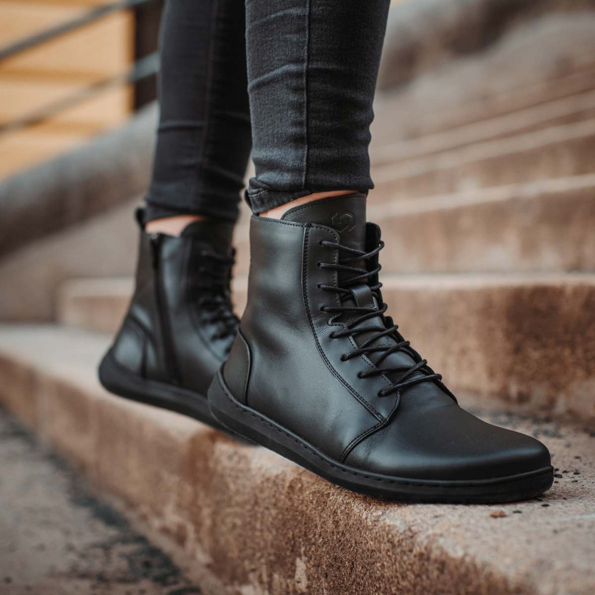 Astra – Black