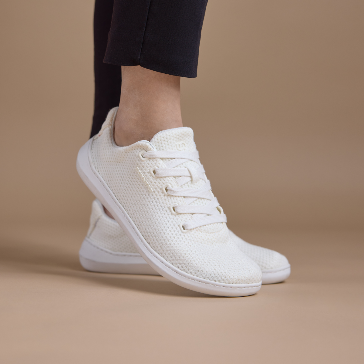 Globetrotter – White