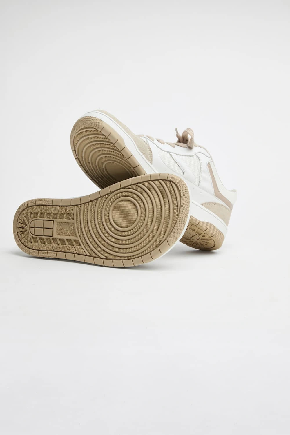 Nova Fly – White/Sand